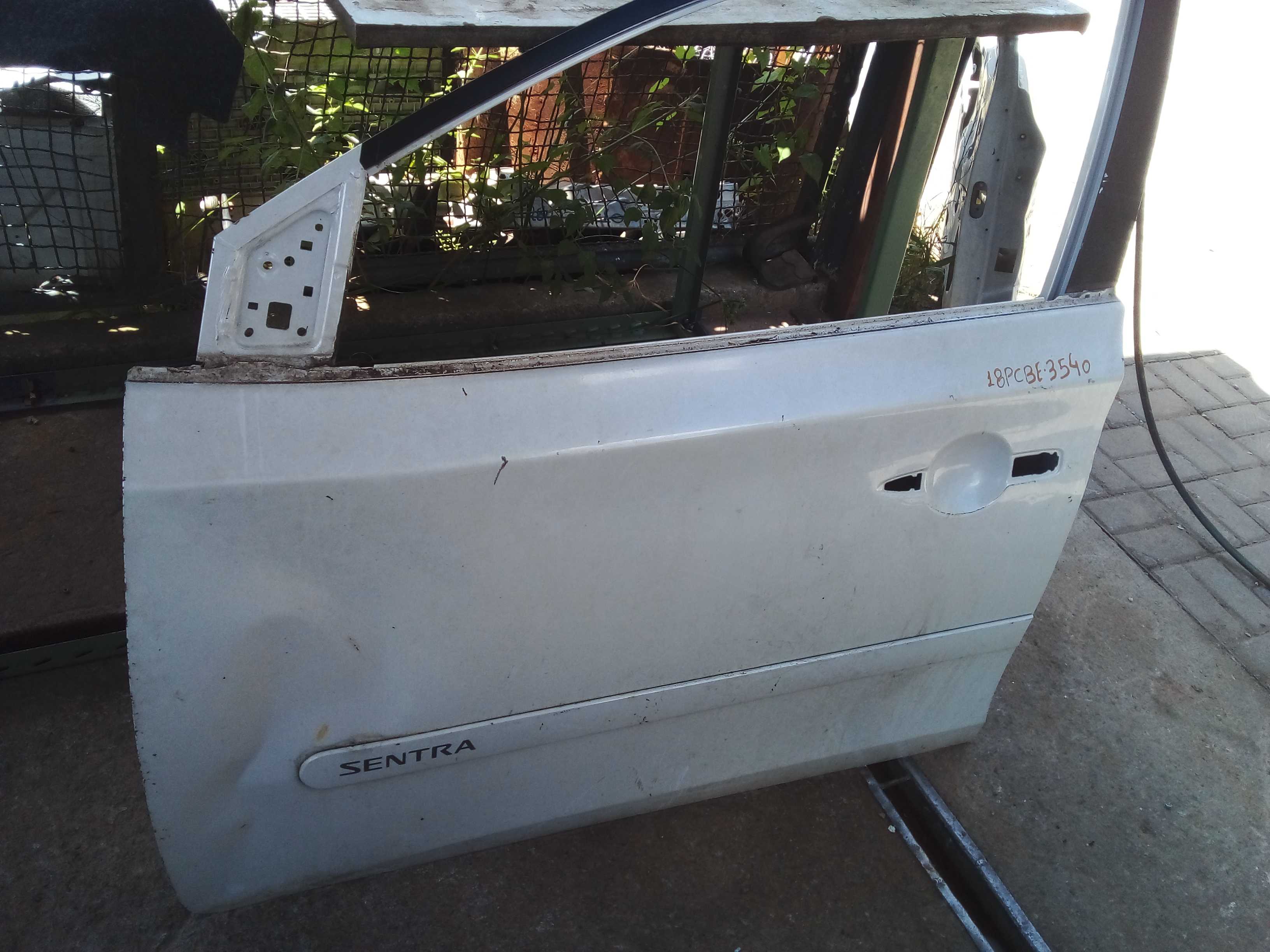 PORTA DIANTEIRA ESQUERDA SENTRA 2014 1