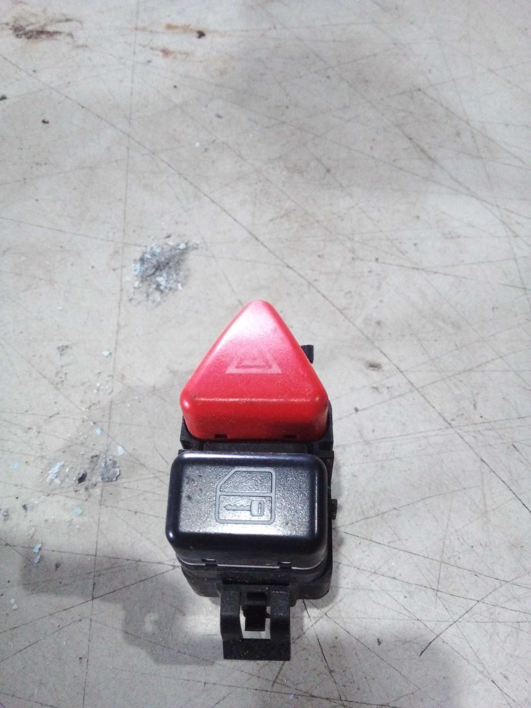 BOTÃO ALERTA PISCA CLASSE A 2005 A168820110 2