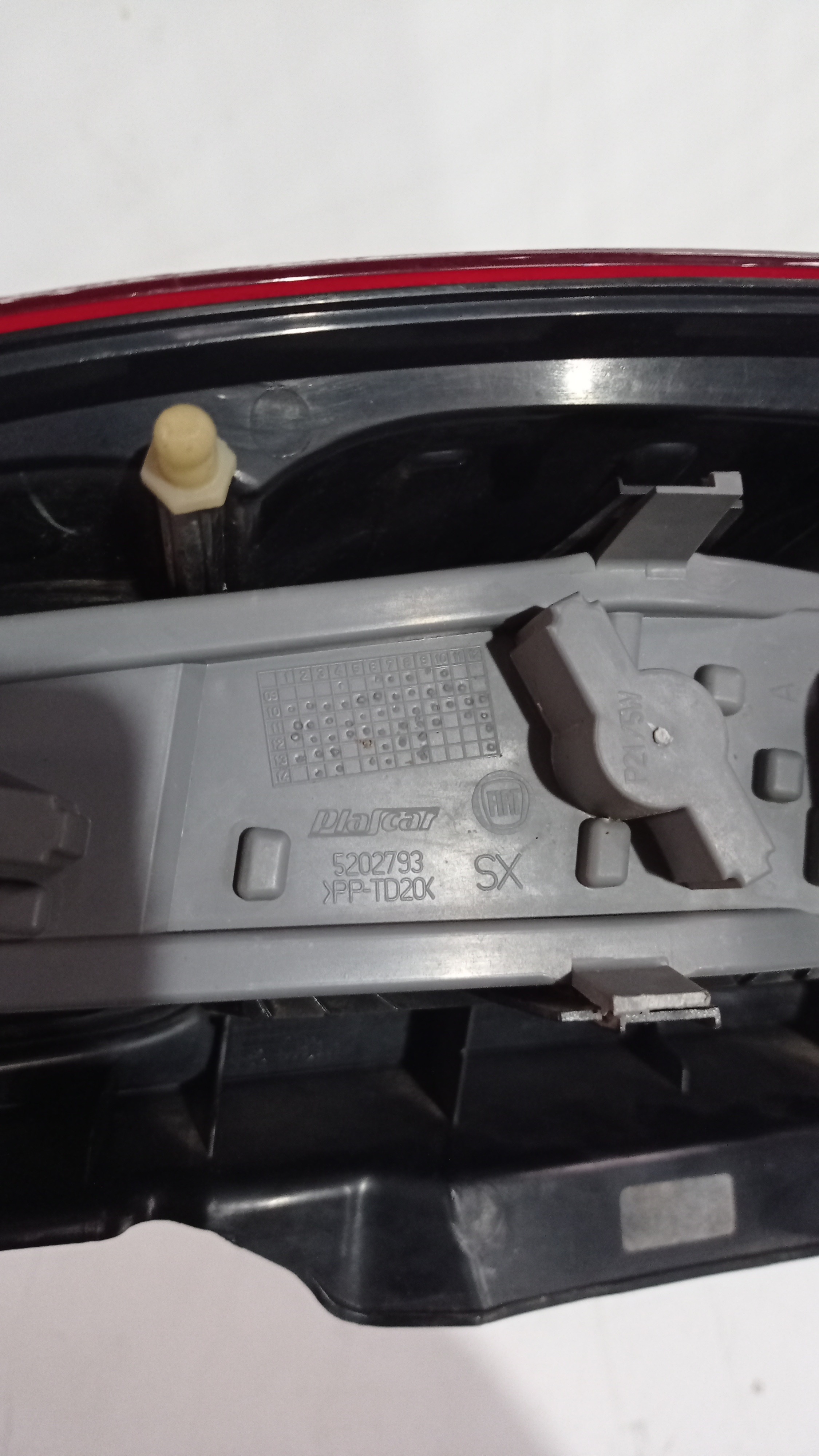 Lanterna Traseira Esquerda Fiat Uno Vivace 2014 Recuperada 9