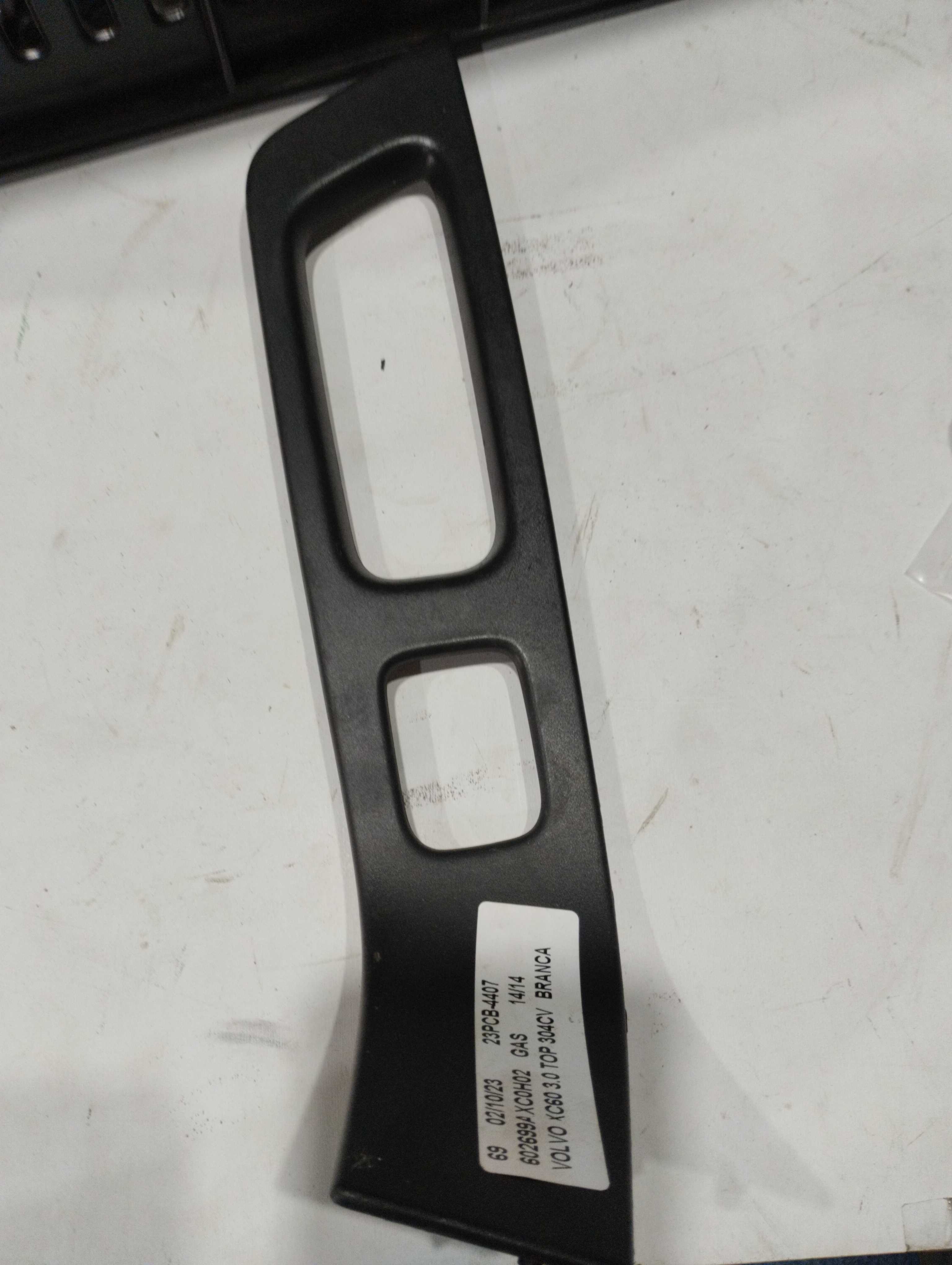MOLDURA BOTÃO DIANTEIRO DIREITO VOLVO XC60 2014 2