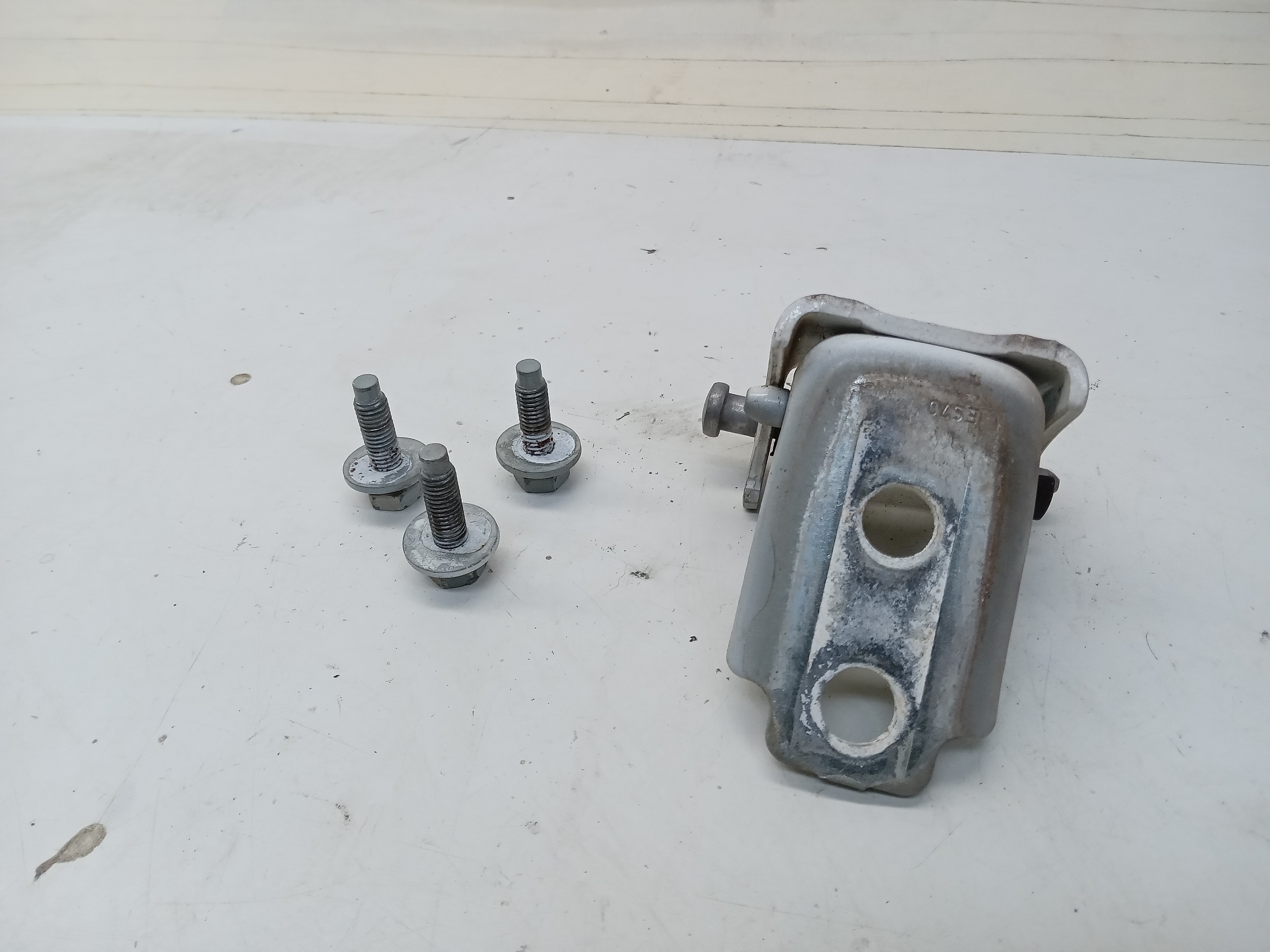 DOBRADIÇA SUPERIOR PORTA DIANTEIRA ESQUERDA CITROEN C3 2016 2