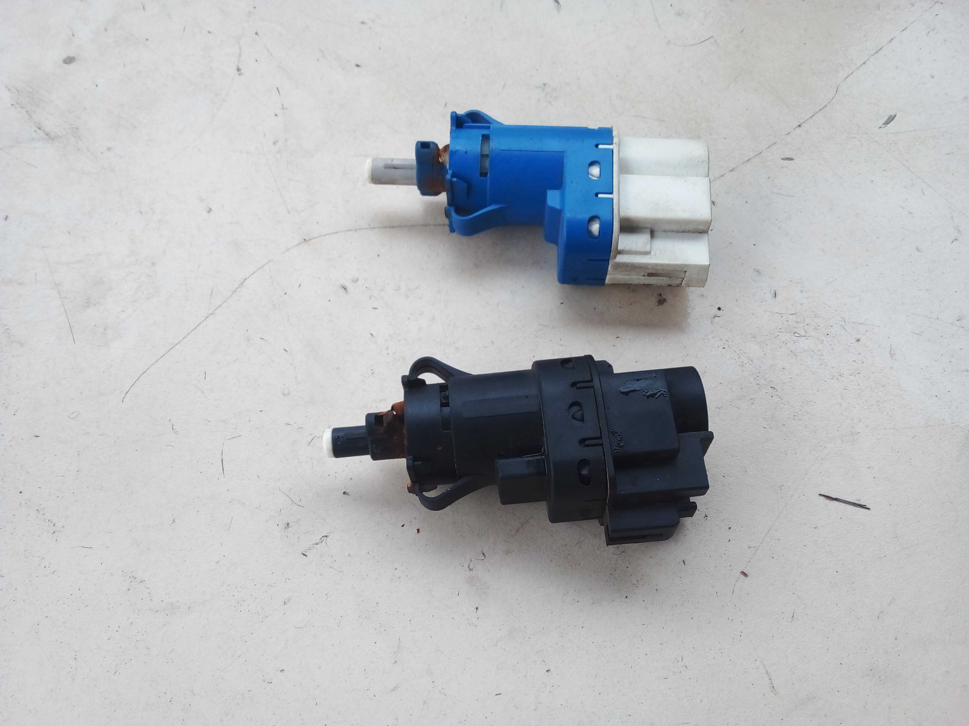 PAR INTERRUPTOR PEDAL FREIO VOLVO XC60 2014 2