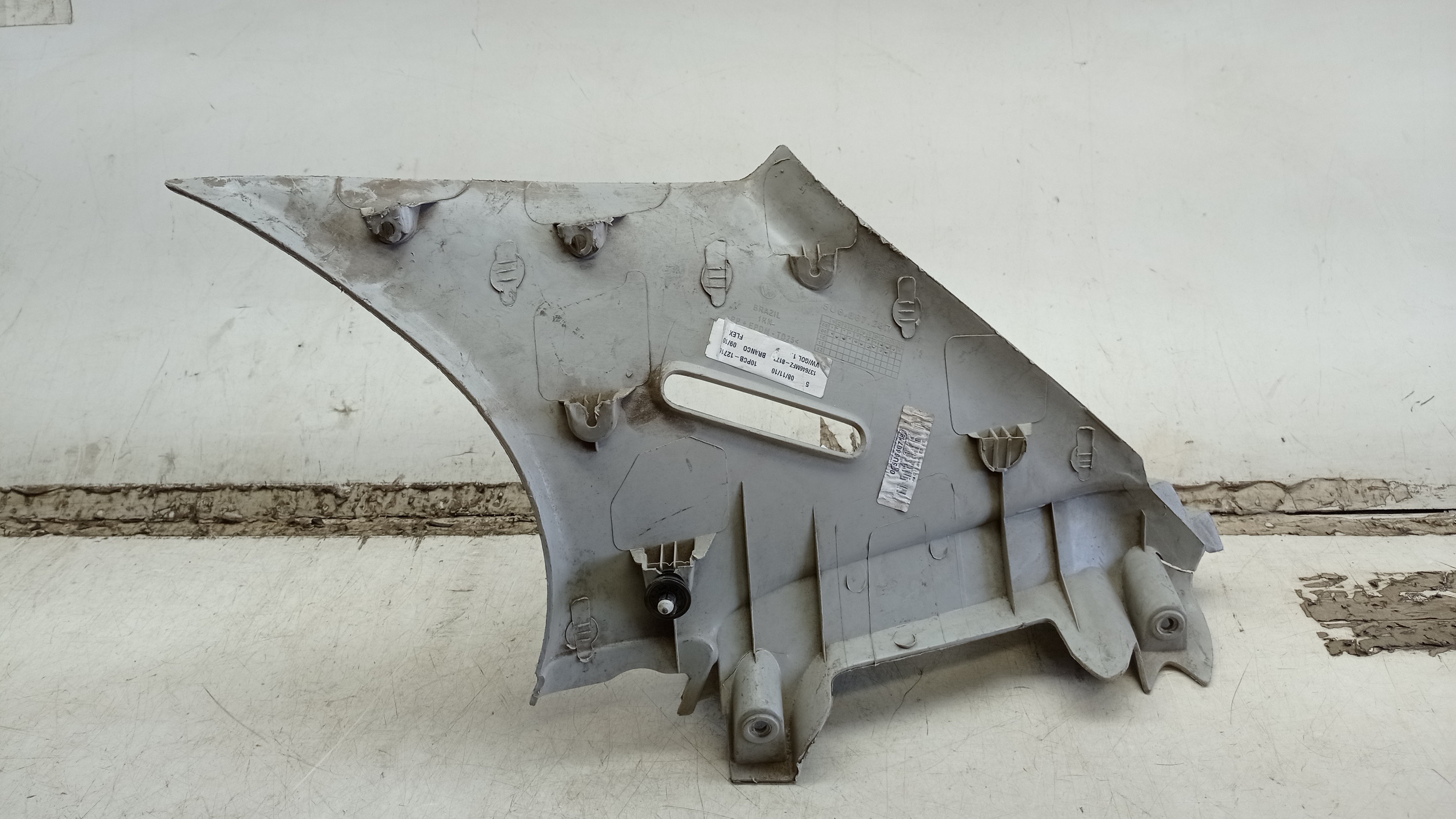 5u686728  Suporte Tampão Bagagito Direito Gol G5 G6 2