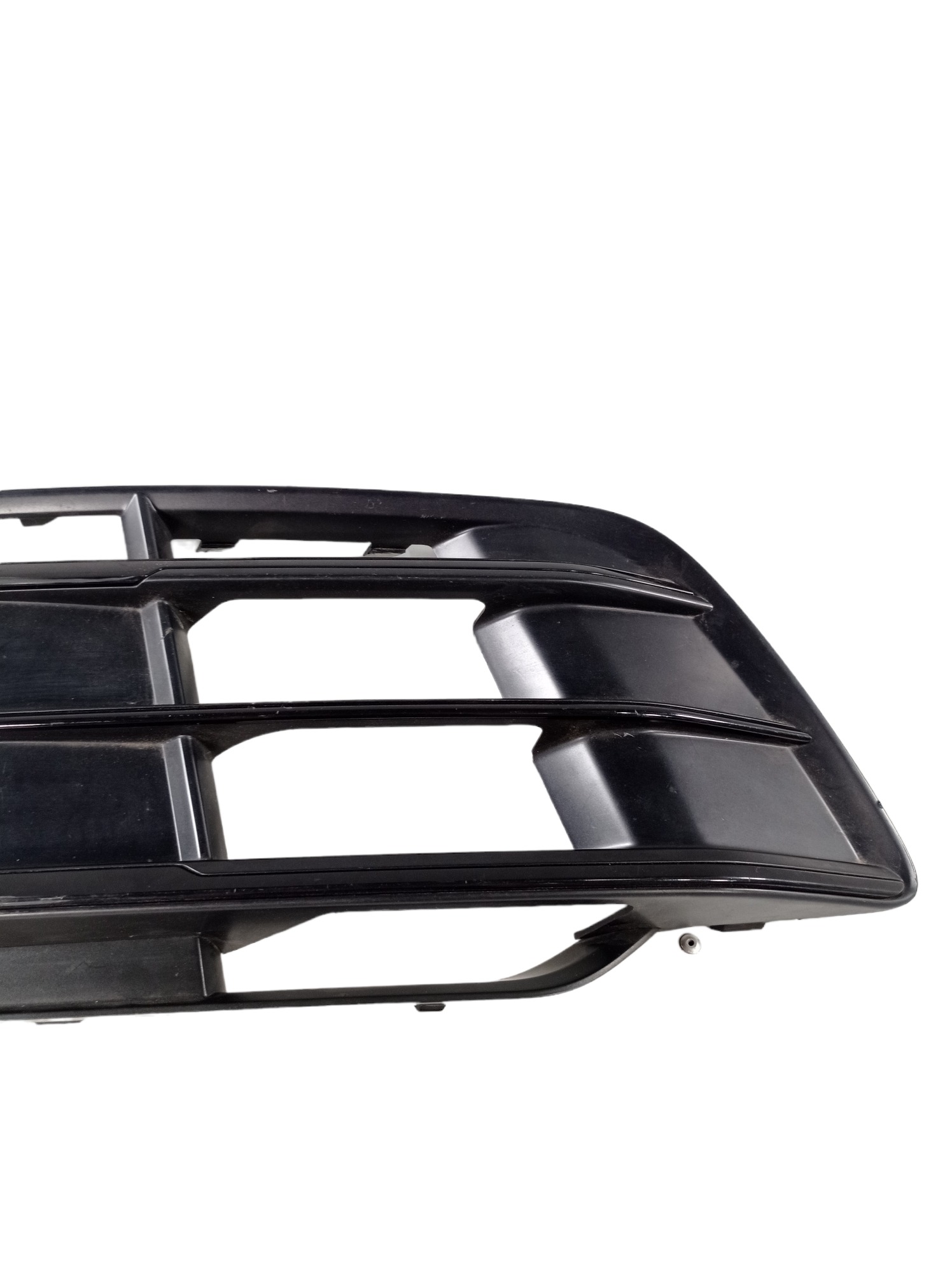 Moldura Farol De Milha Direito Audi Q5 2017 A 2021 Original 3