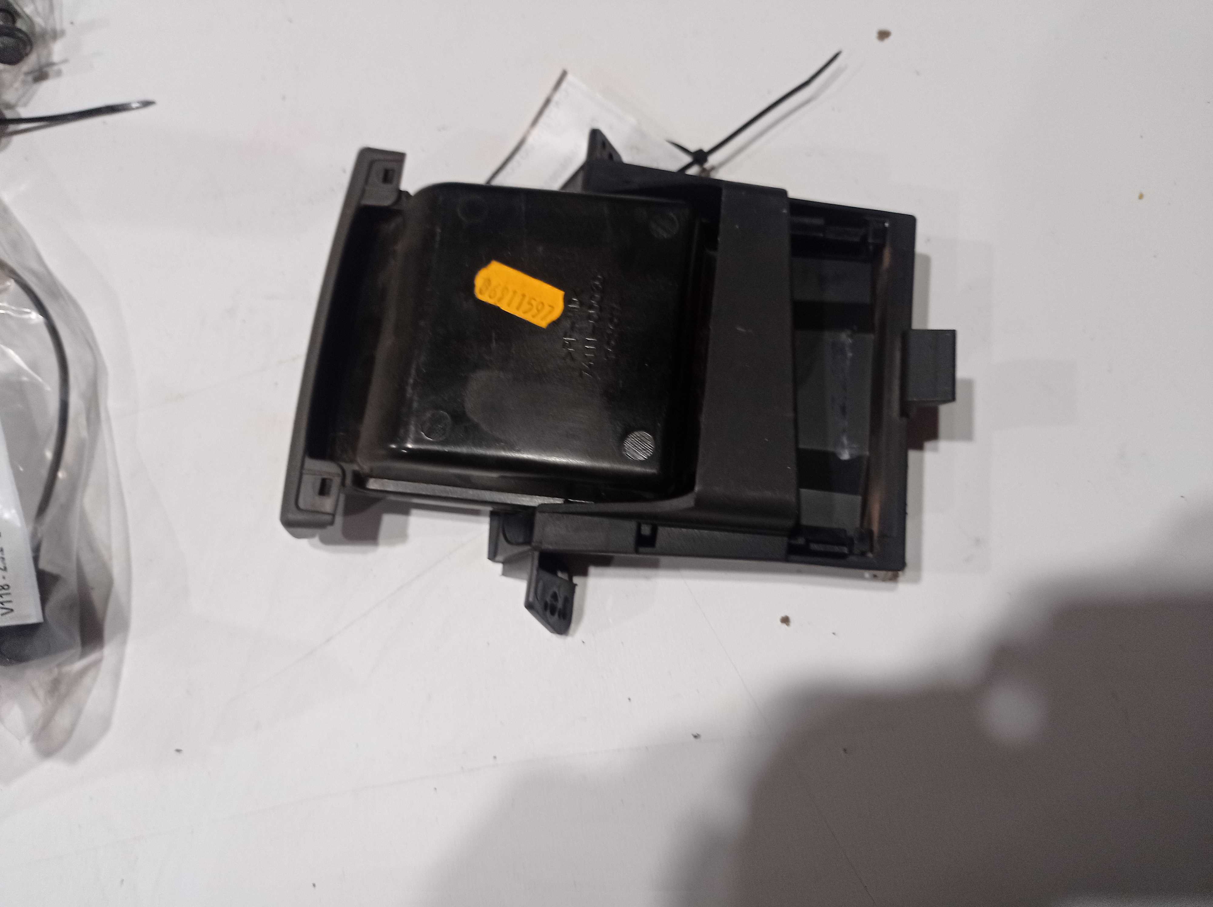 CINZEIRO DO CONSOLE TOYOTA HILUX SW4 2011 741110D030 1