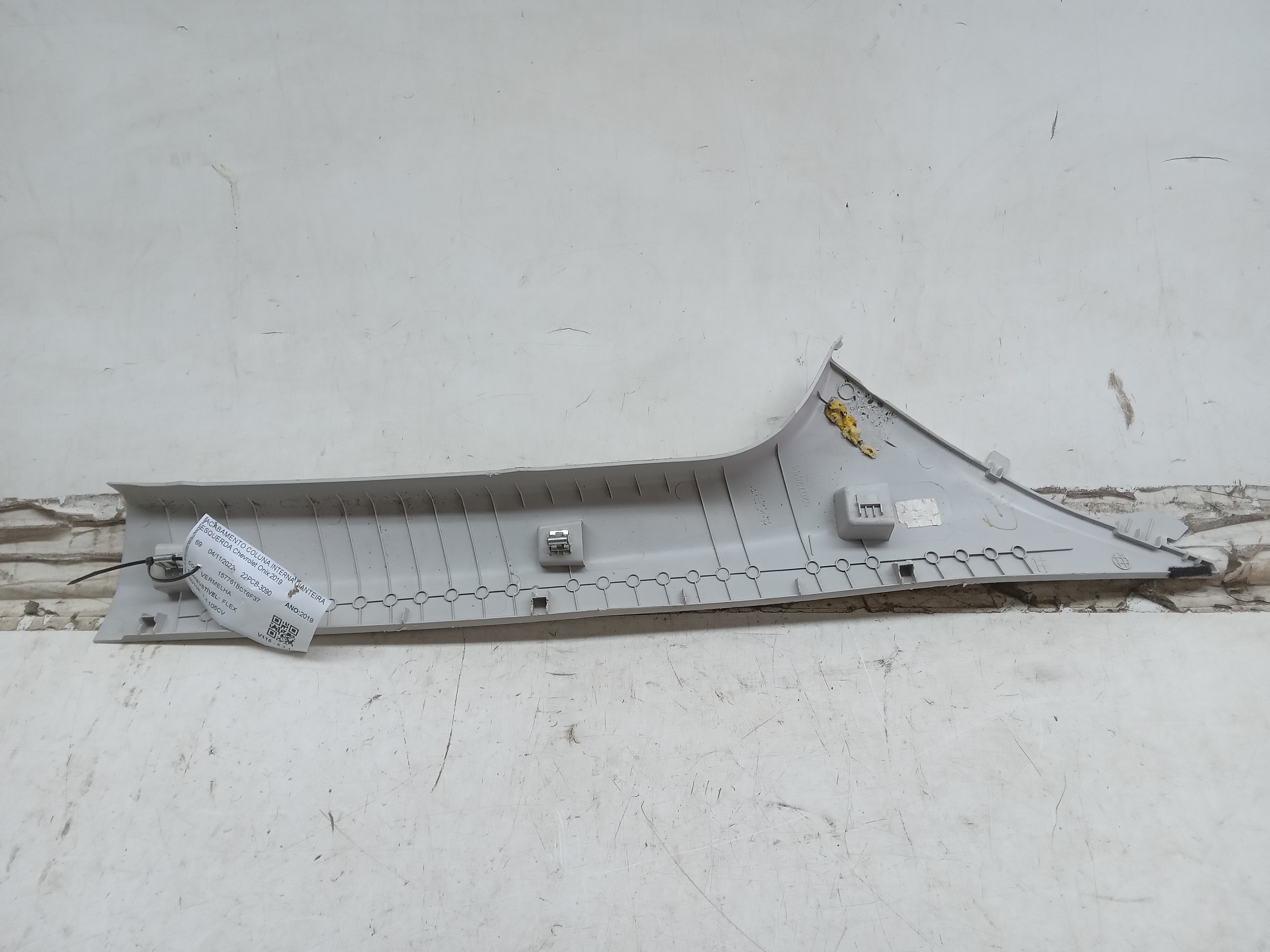 MOLDURA ACABAMENTO COLUNA PARABRISA LE Chevrolet Onix 2019 2