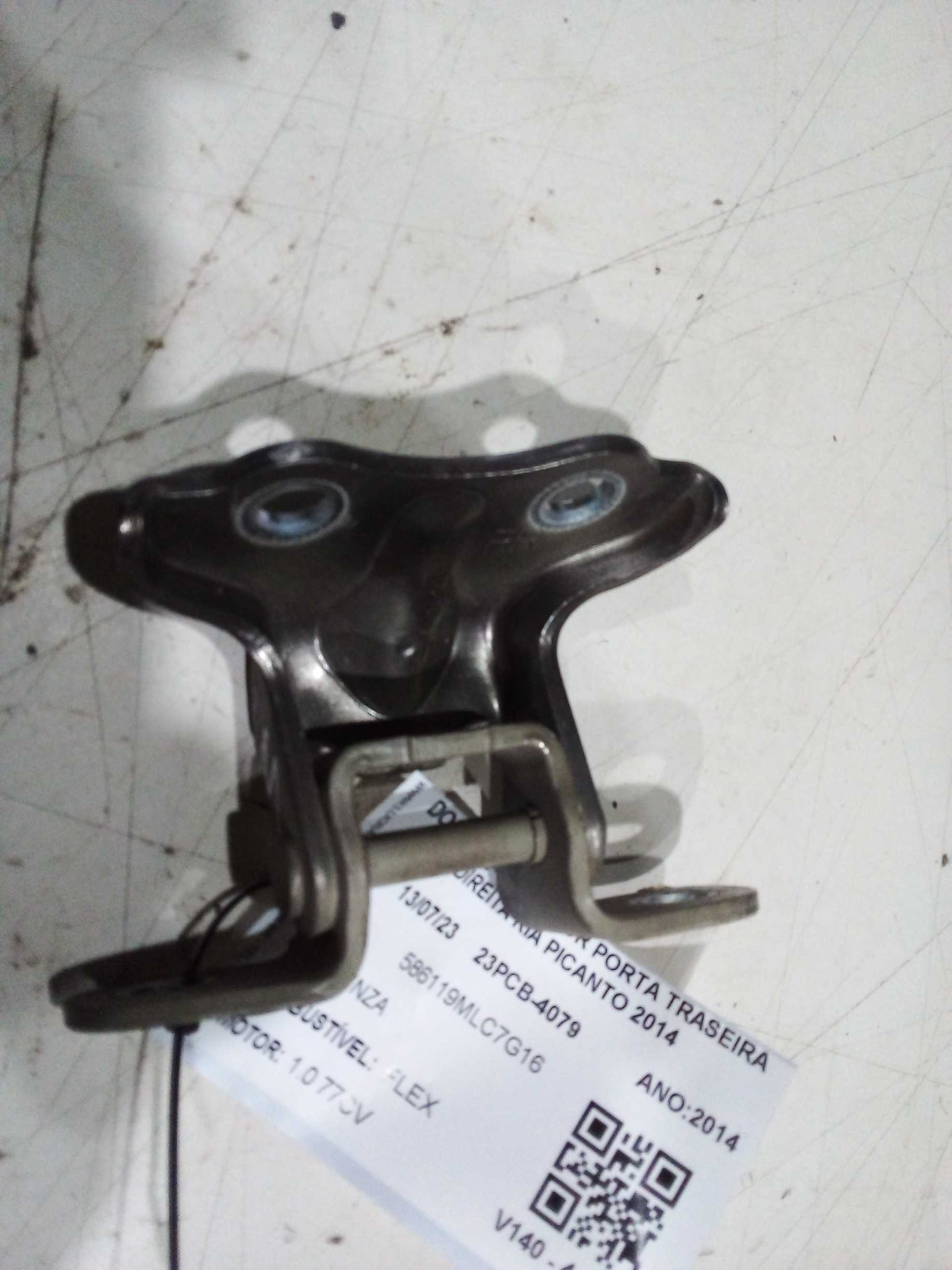 DOBRADIÇA SUPERIOR PORTA TRASEIRA DIREITA KIA PICANTO 2014 1