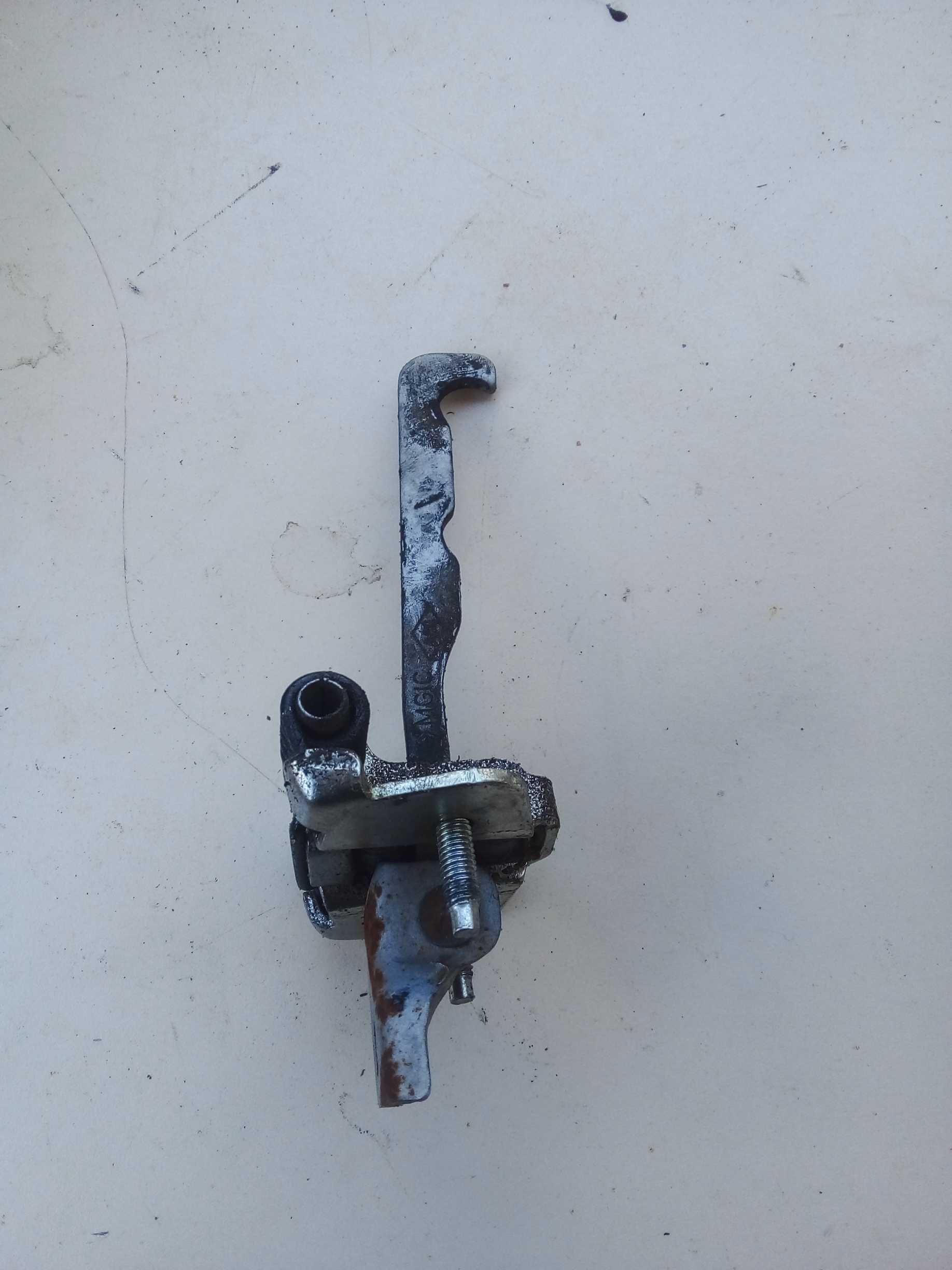 LIMITADOR PORTA DIANTEIRA DIREITA SANDERO 2018 1