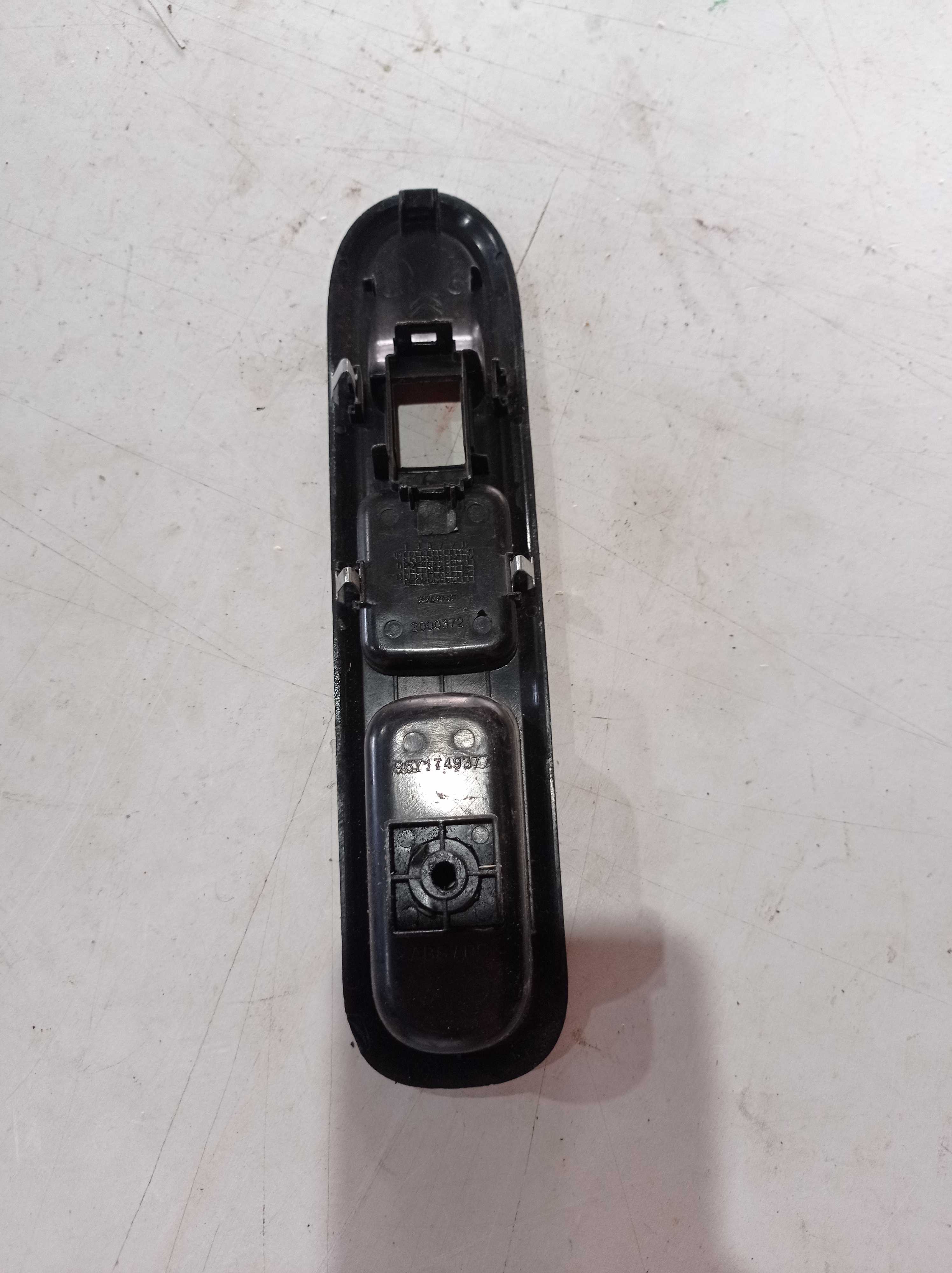 MOLDURA COMANDO VIDRO ELÉTRICO DIANTEIRO DIREITO C3 2015 2