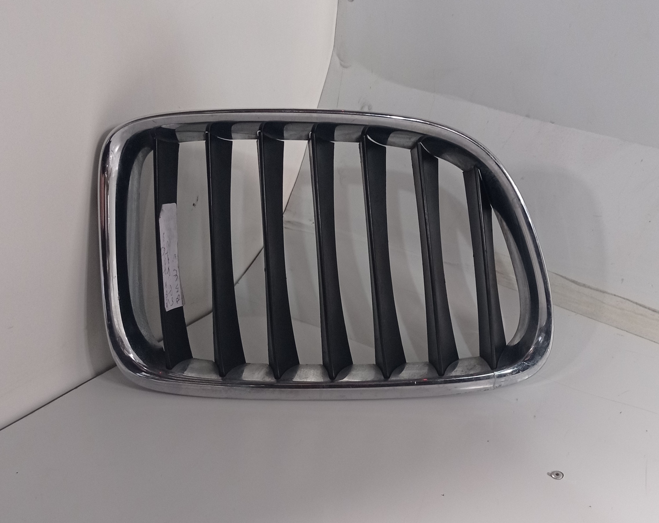 Grade Dianteira Direita Bmw X1 2008 A 2010 1