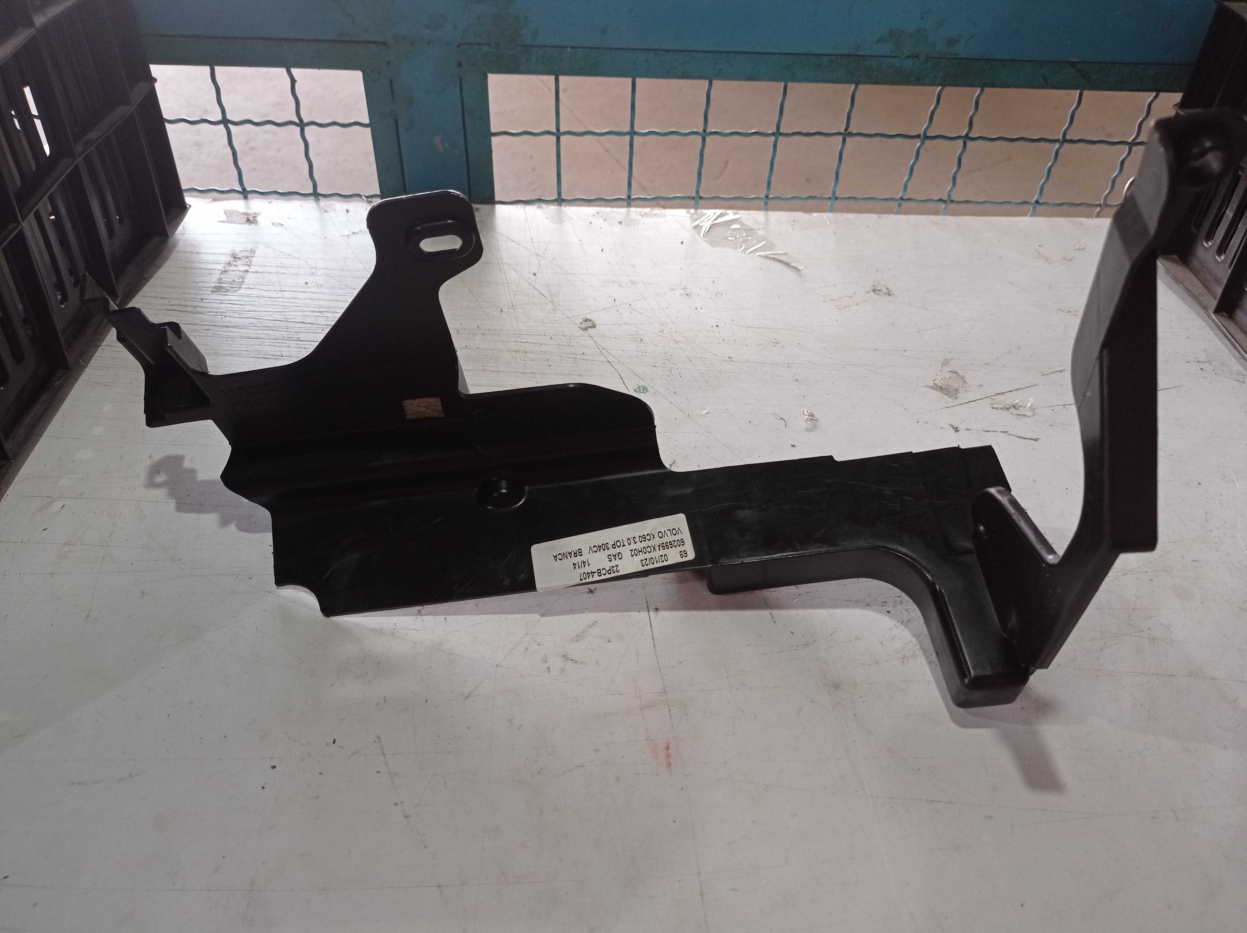 DEFLETOR RADIADOR DIANTEIRO DIREITO VOLVO XC60 2009 A 2014