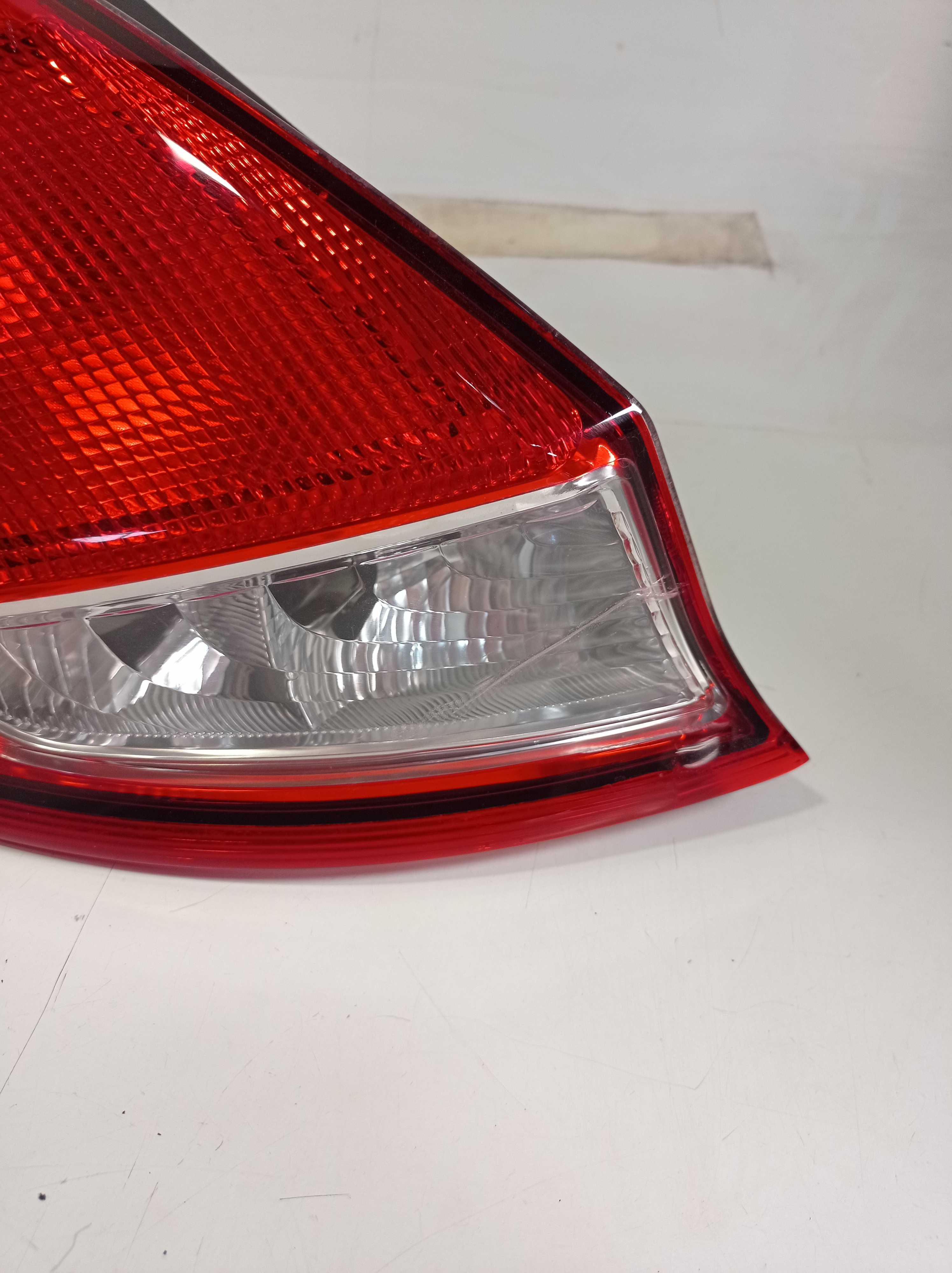 LANTERNA TRASEIRA ESQUERDA FORD NEW FIESTA HATCH 2013/2018 2