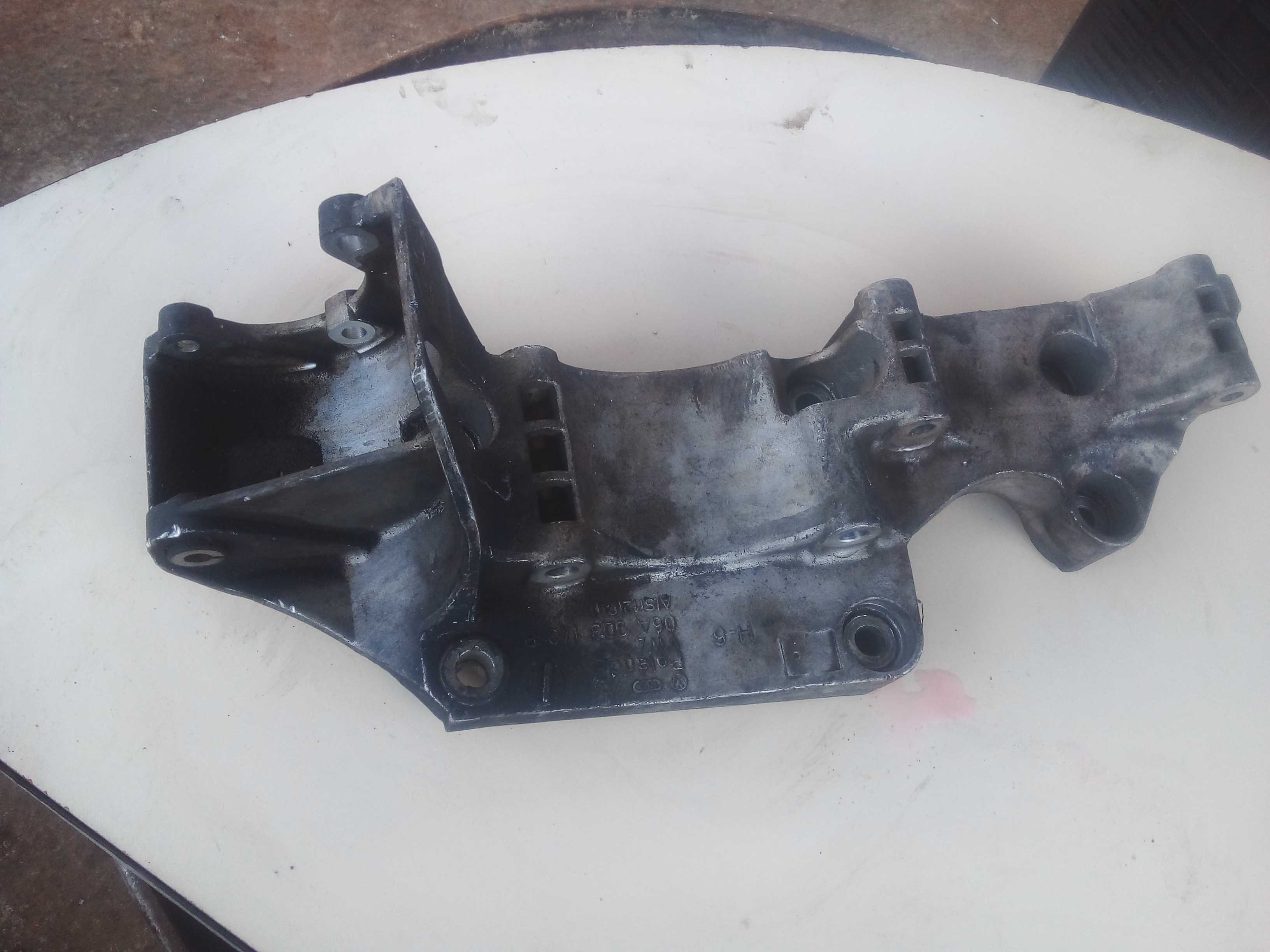 SUPORTE ALTERNADOR BORA GOLF.AUDI 2001 06A903143P 2