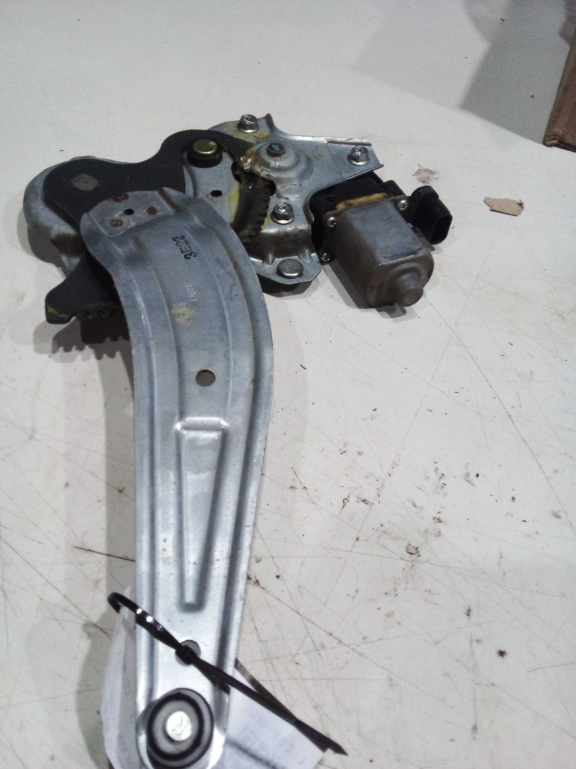 MÁQUINA DE VIDRO PORTA TRAS DIR KIA PICANTO 2014  834601y000 2