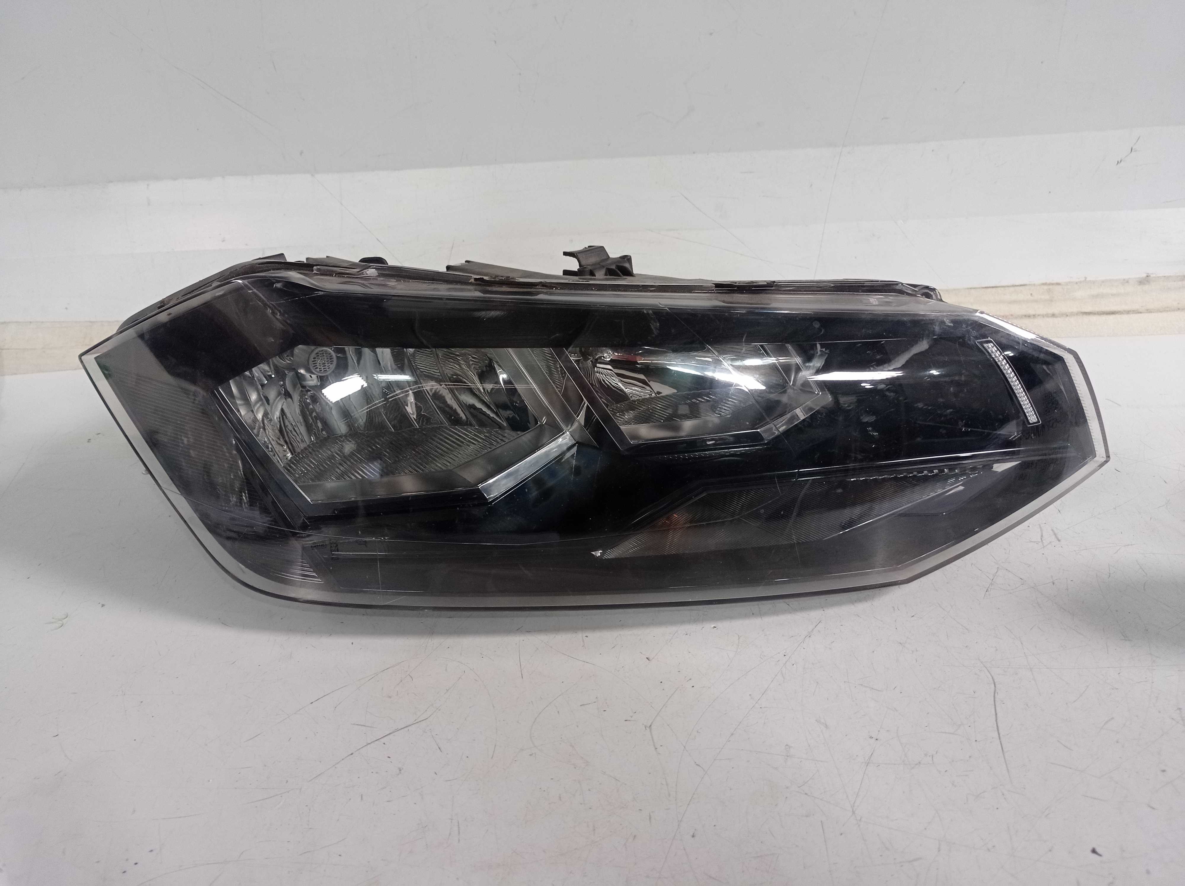 FAROL DIANTEIRO DIREITO VW POLO VIRTUS 2017 A 2019 P RECU