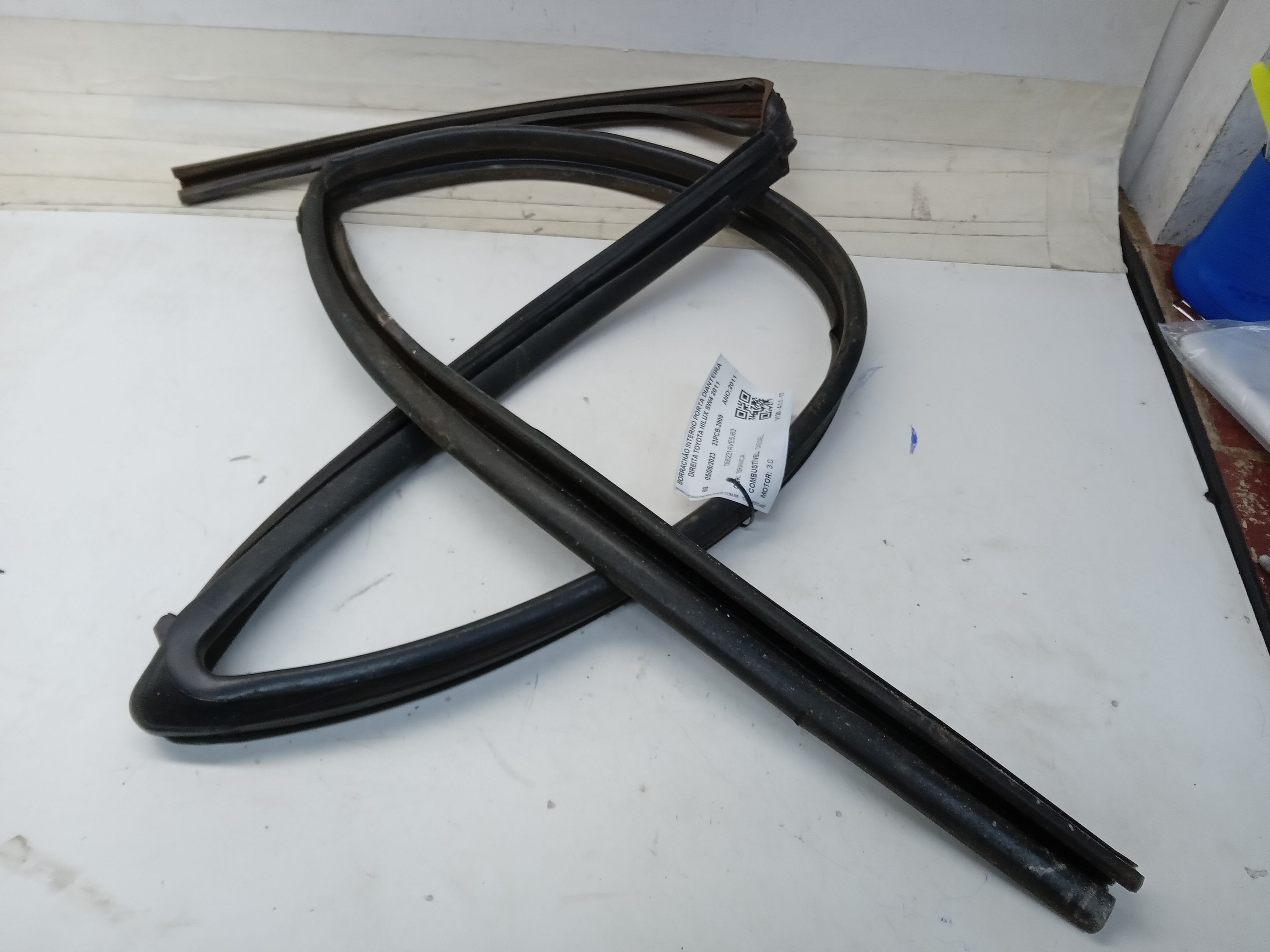 BORRACHA INTERNA PORTA DIANT LD TOYOTA HILUX SW4 2011