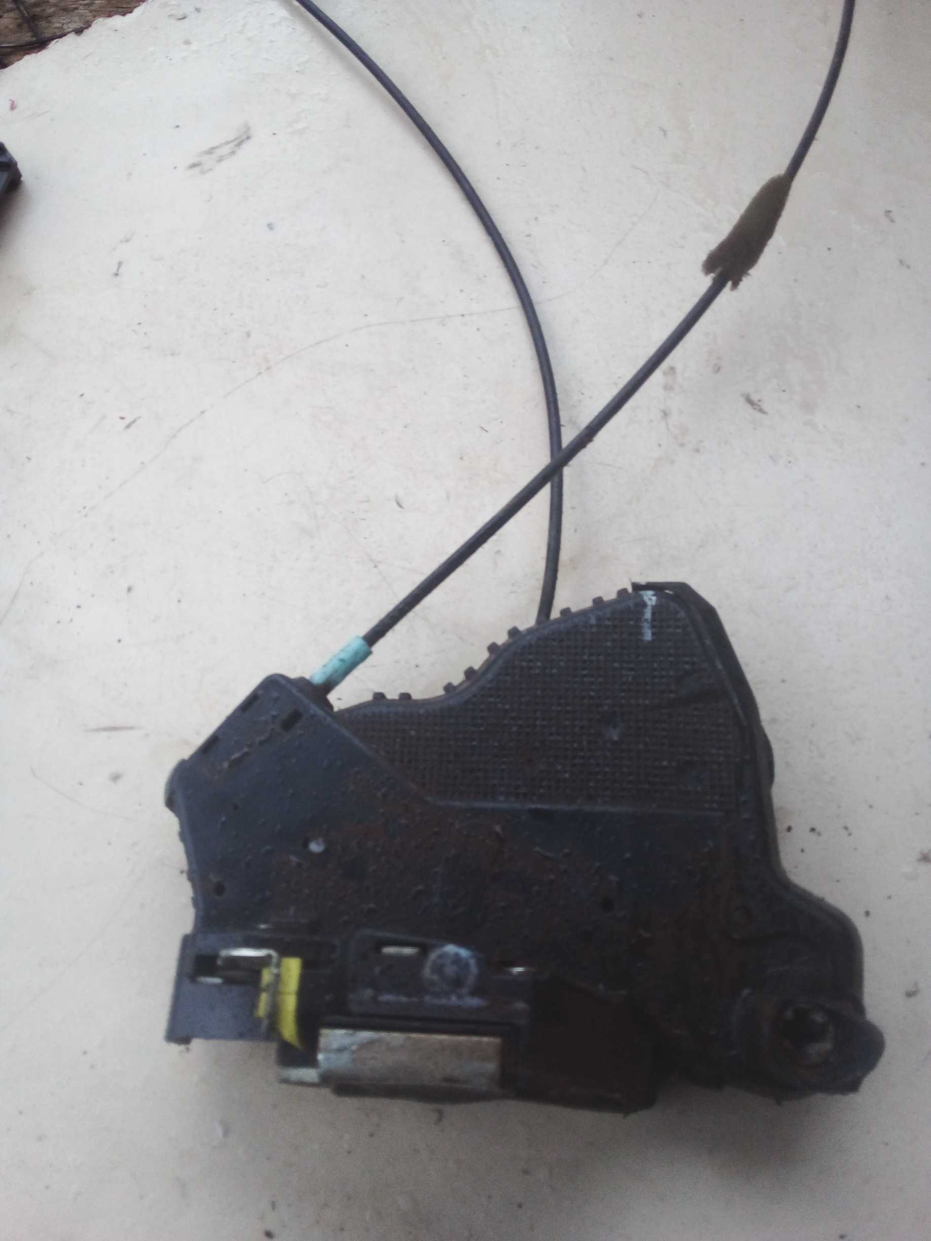 FECHADURA PORTA DIANTEIRA ESQUERDA HILUX 2010