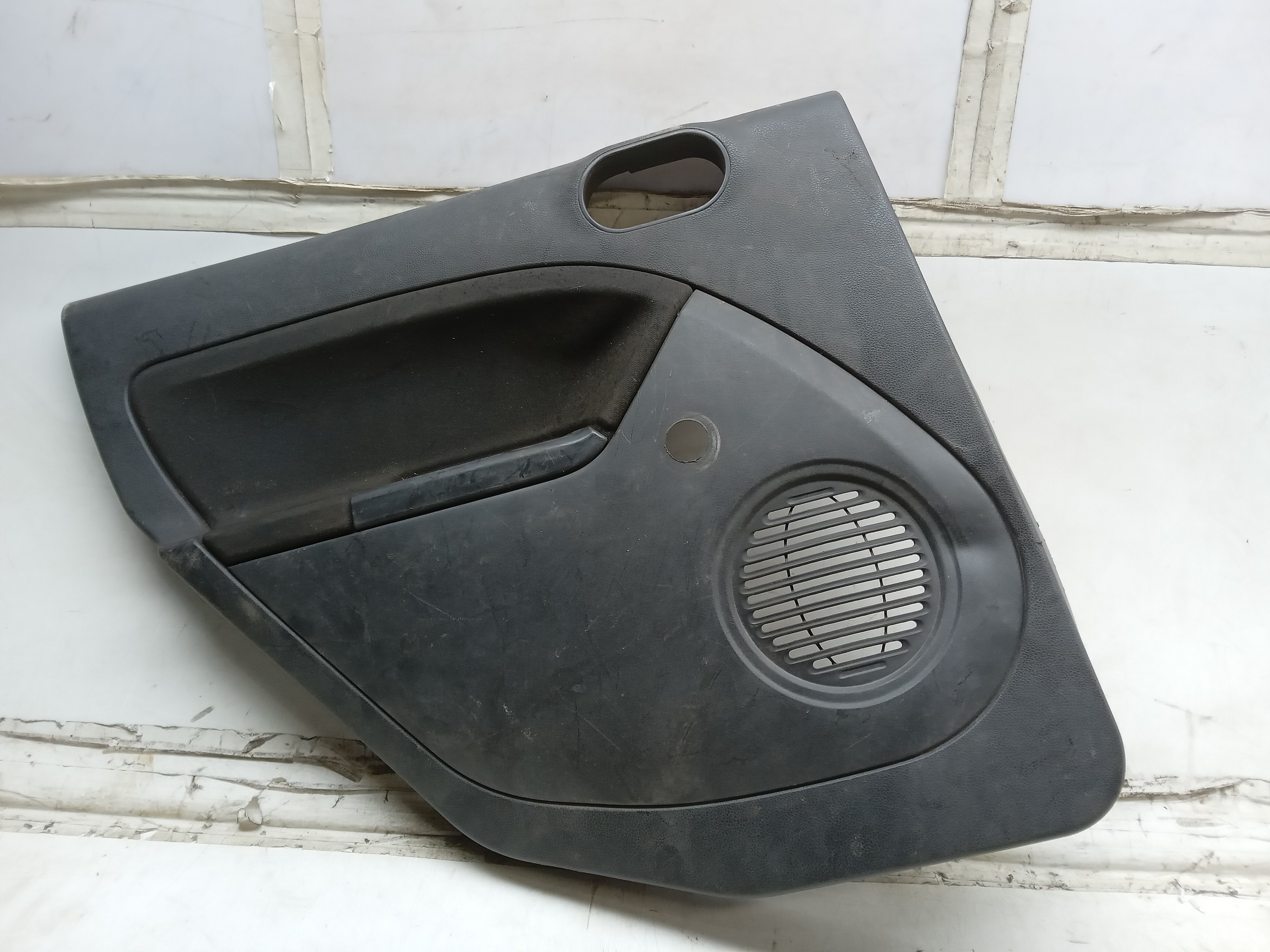 FORRO PORTA TRAS LE FORD FIESTA 2010 1