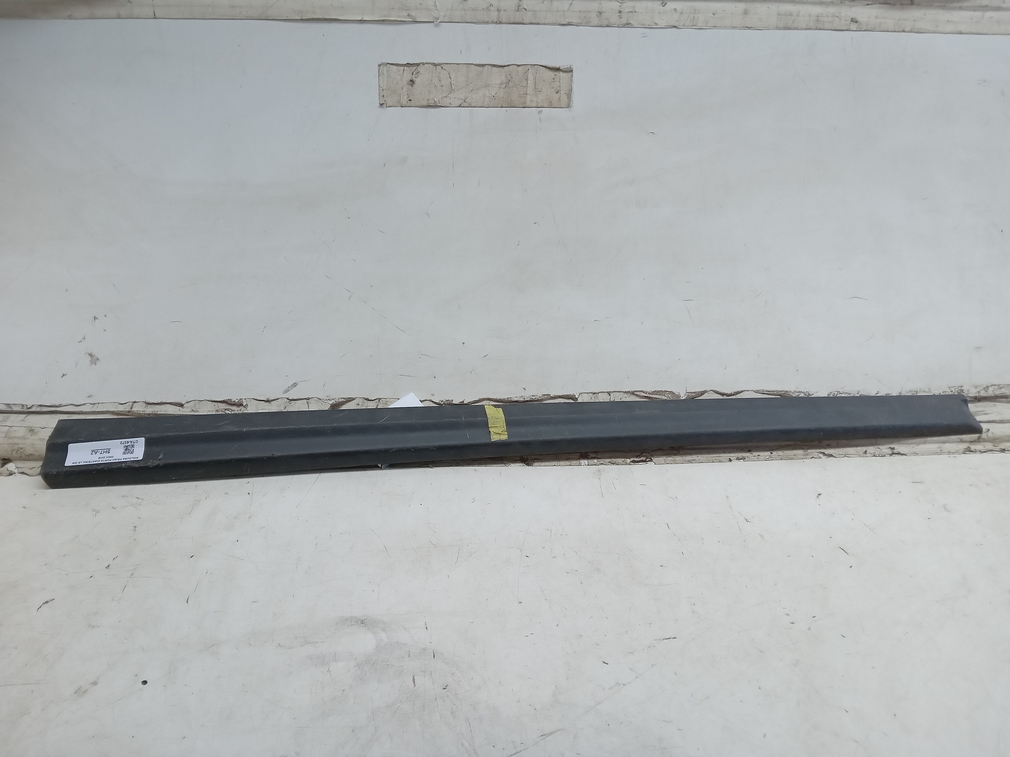 MOLDURA FRISO PORTA DIANTEIRA LE GM ONIX 2018