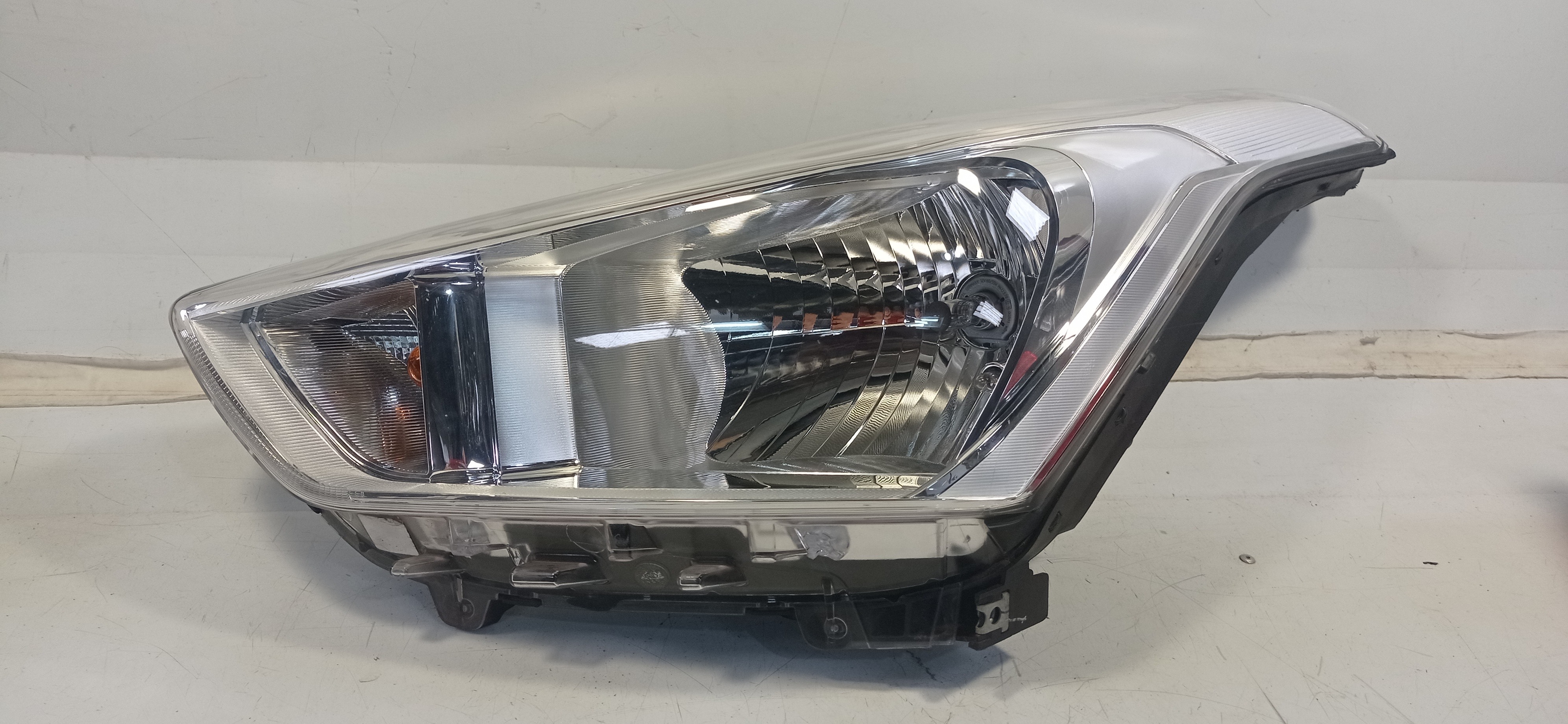 FAROL ESQUERDO HYUNDAI CRETA 2016 PARA RECUPERAR 1