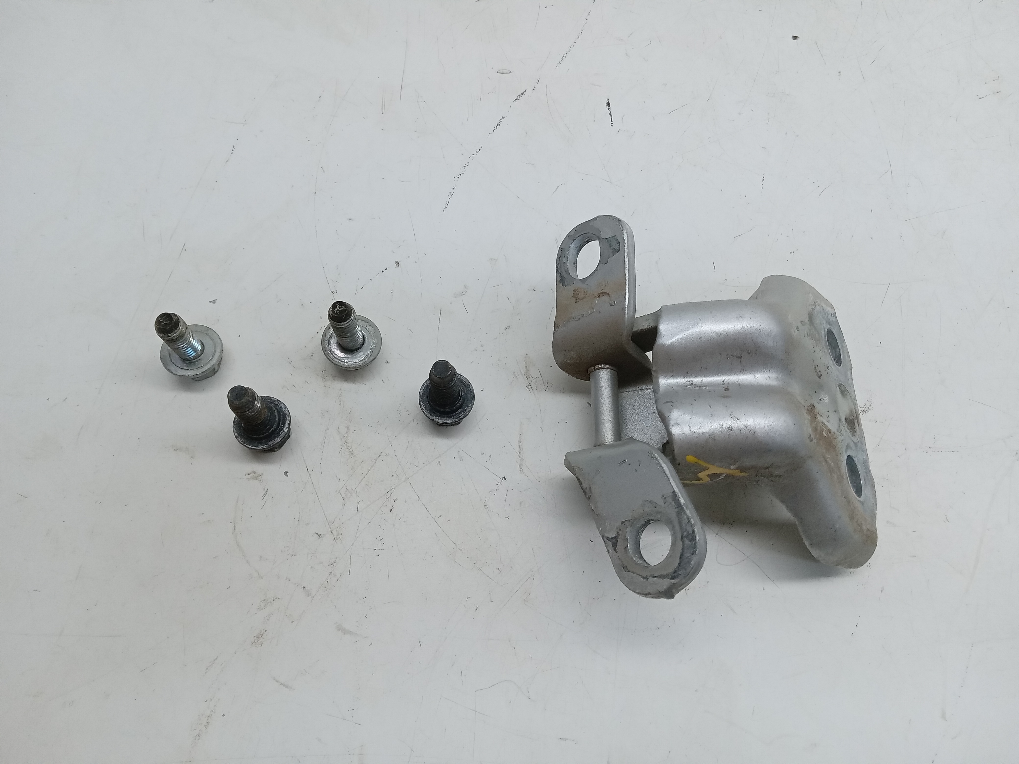 DOBRADIÇA SUPERIOR TRAS LE Kia Sorento 2009 1