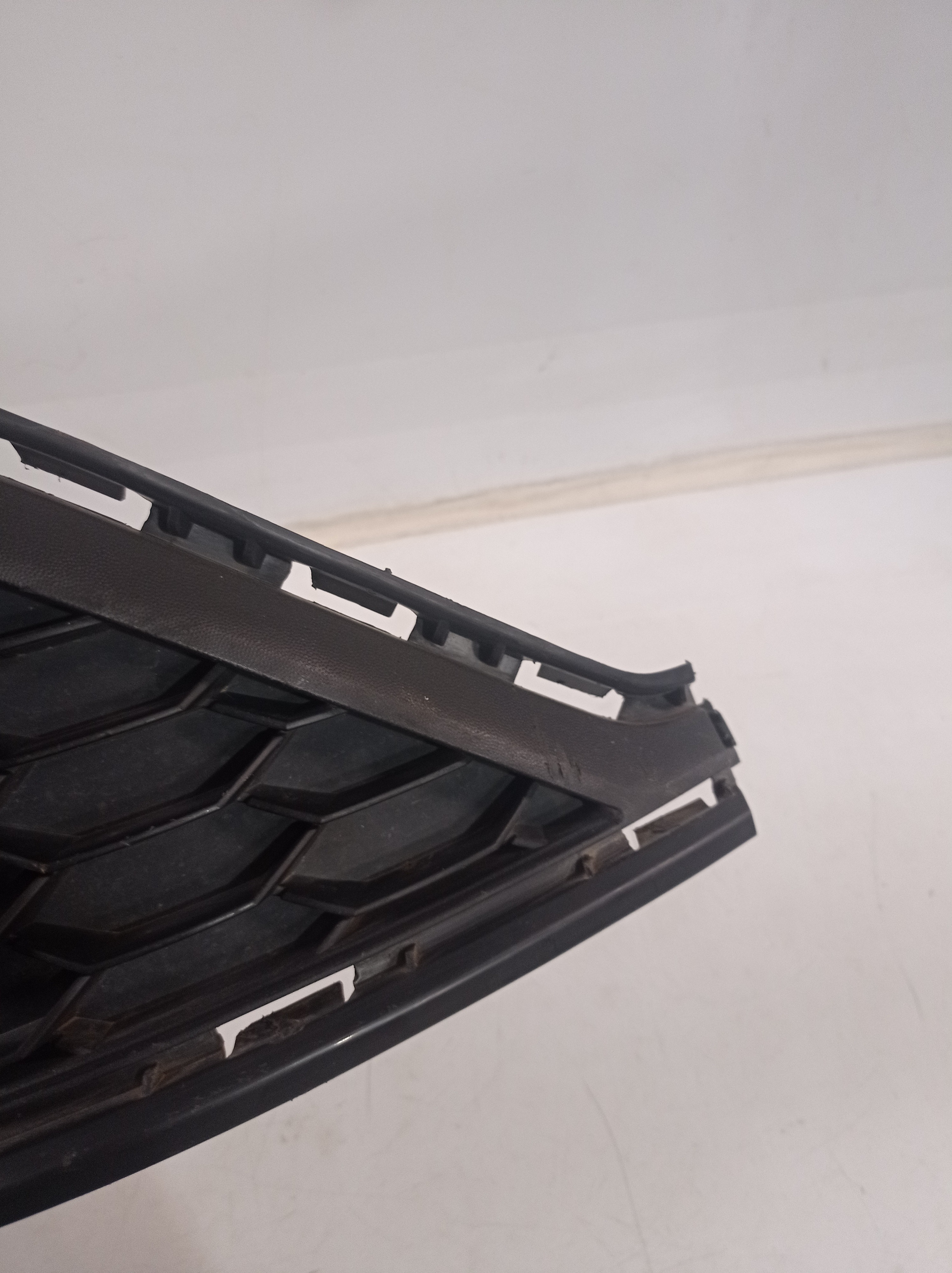 5u0853677j Grade Inf Parachoque Diant Vw Saveiro G7 Robust 7
