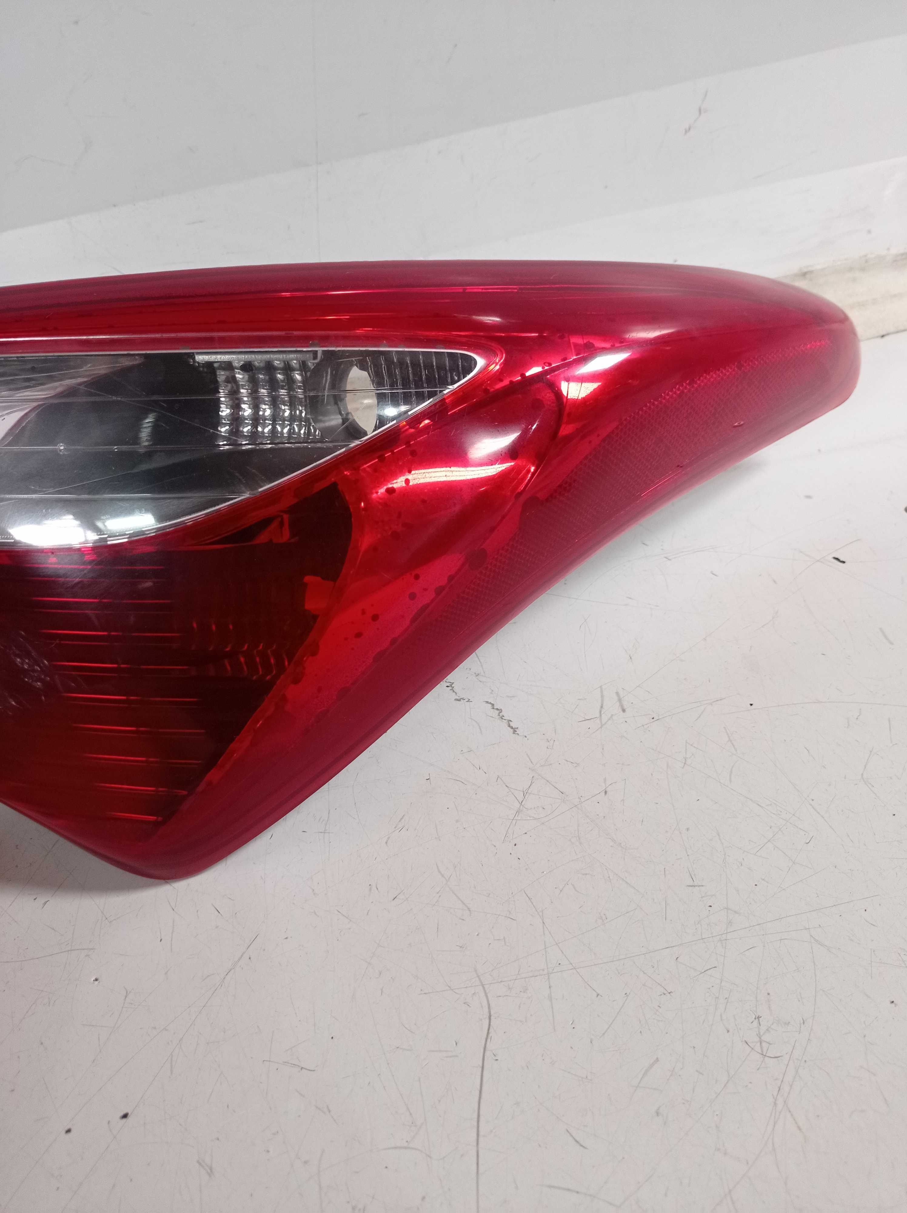 LANTERNA TRASEIRA DIREITA HYUNDAI HB20 HATCH 12 15 P REC 2