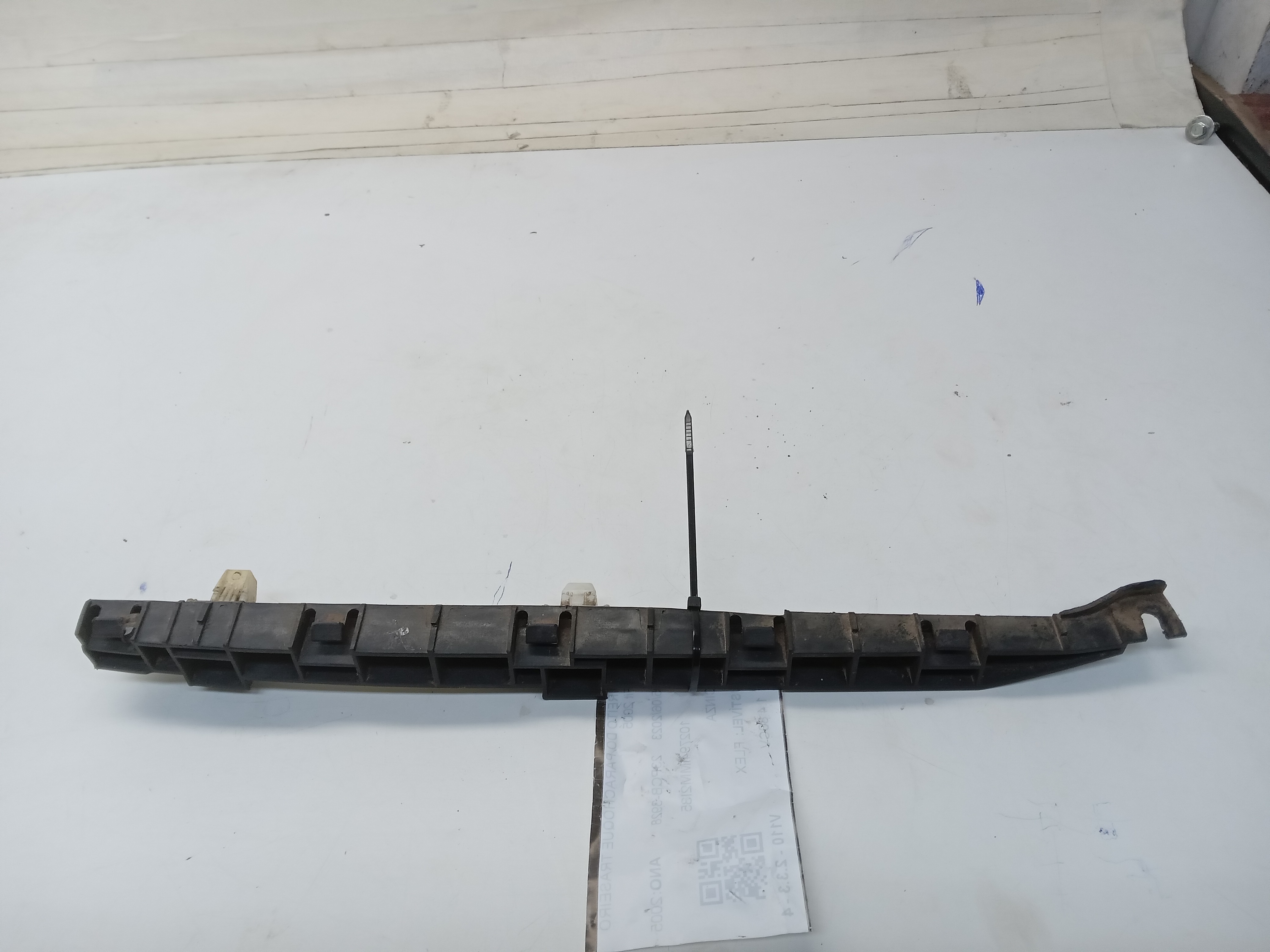 GUIA PARACHOQUE TRASEIRO LD Honda Fit 2005 1