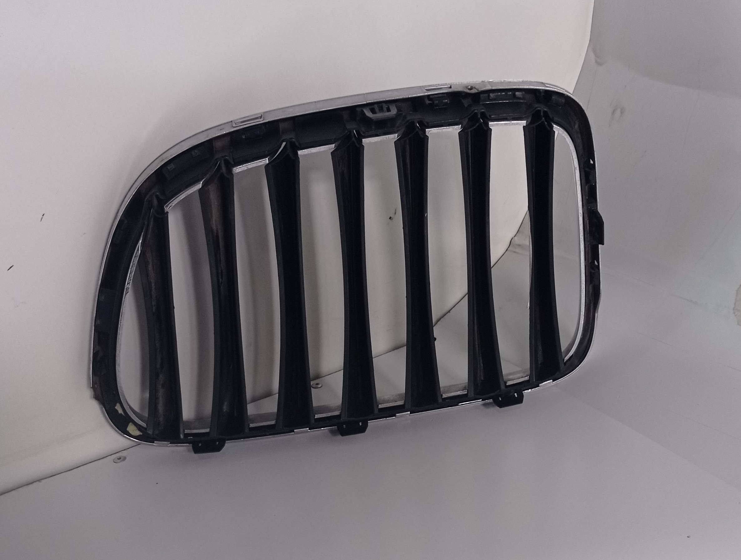 Grade Dianteira Direita Bmw X1 2008 A 2010 2