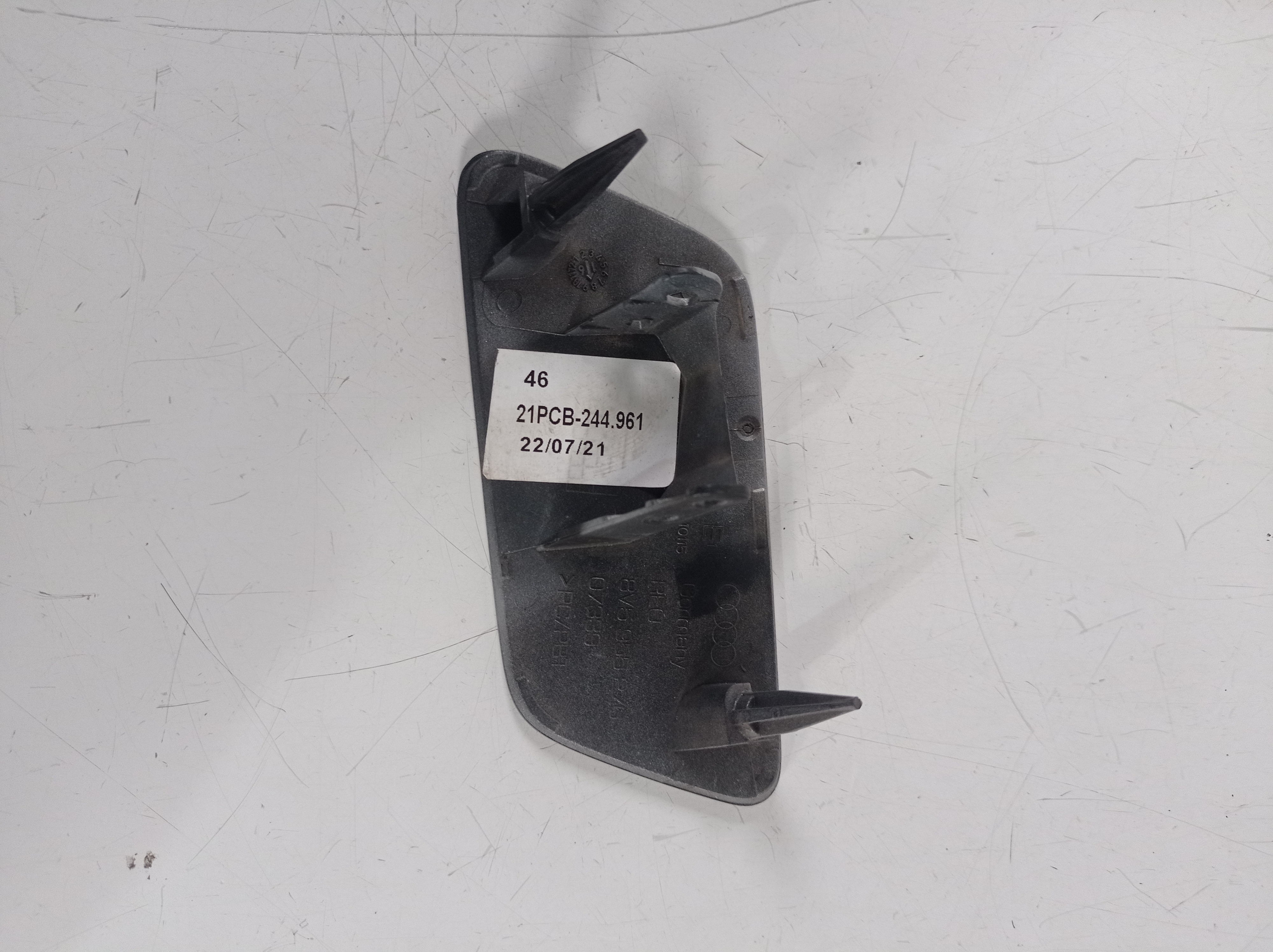 8v5955276 Tampa Esguicho Do Farol Direito Audi A3 2013 2016 2