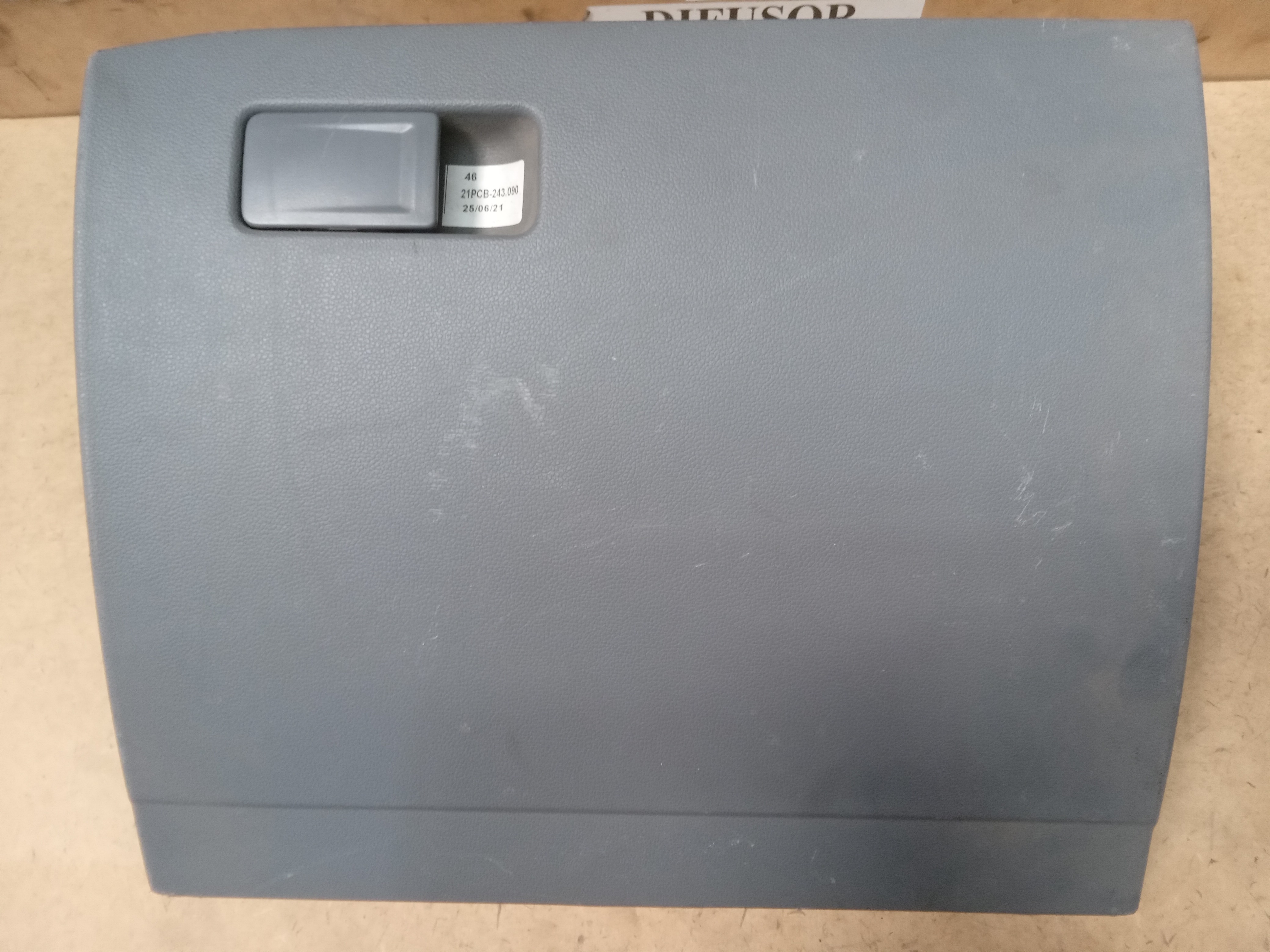 PORTA LUVA VW TCROSS 2019 1