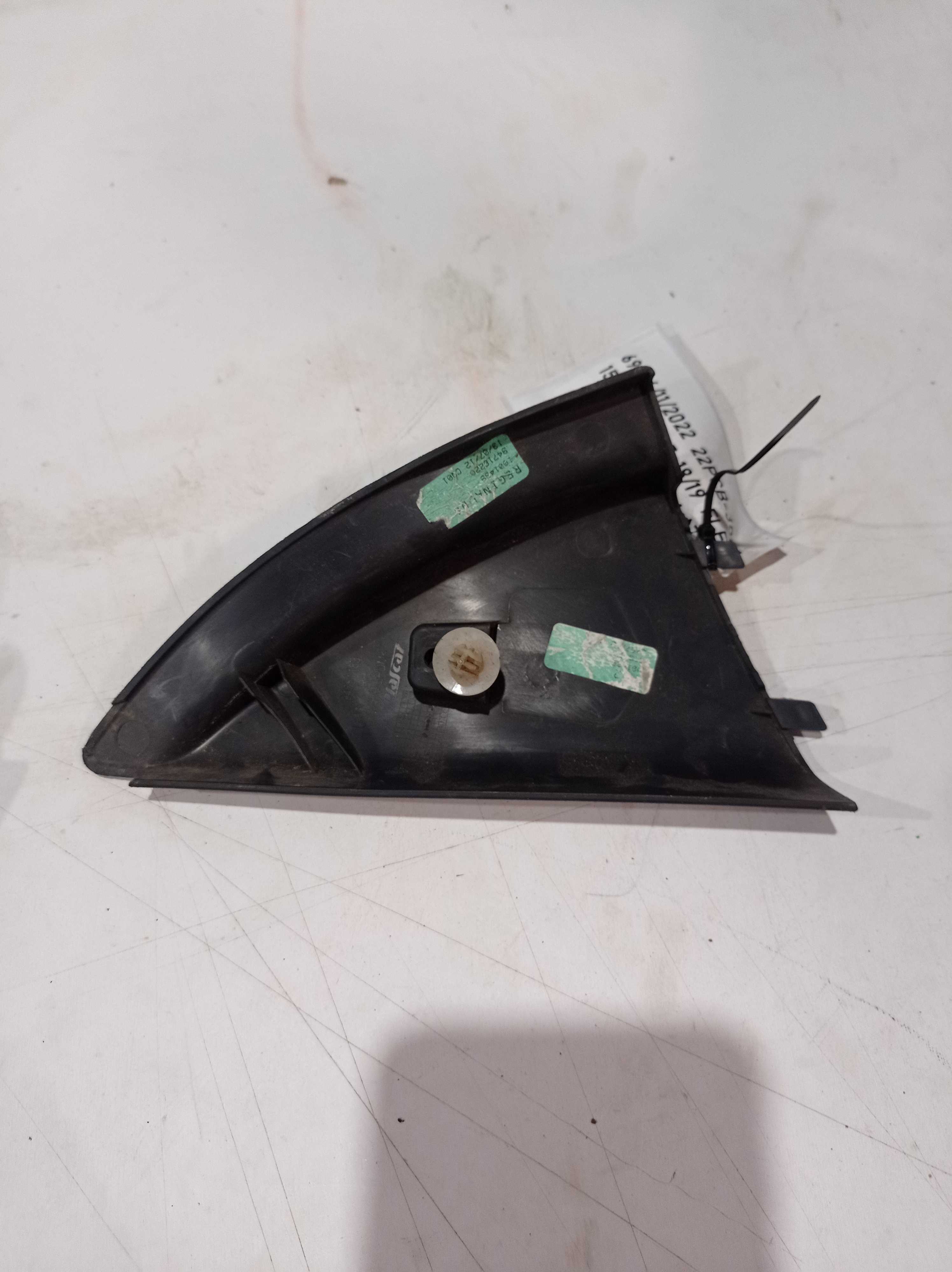 ACABAMENTO INTERNO RETROVISOR DIREITO GM ONIX 2018 2019 2