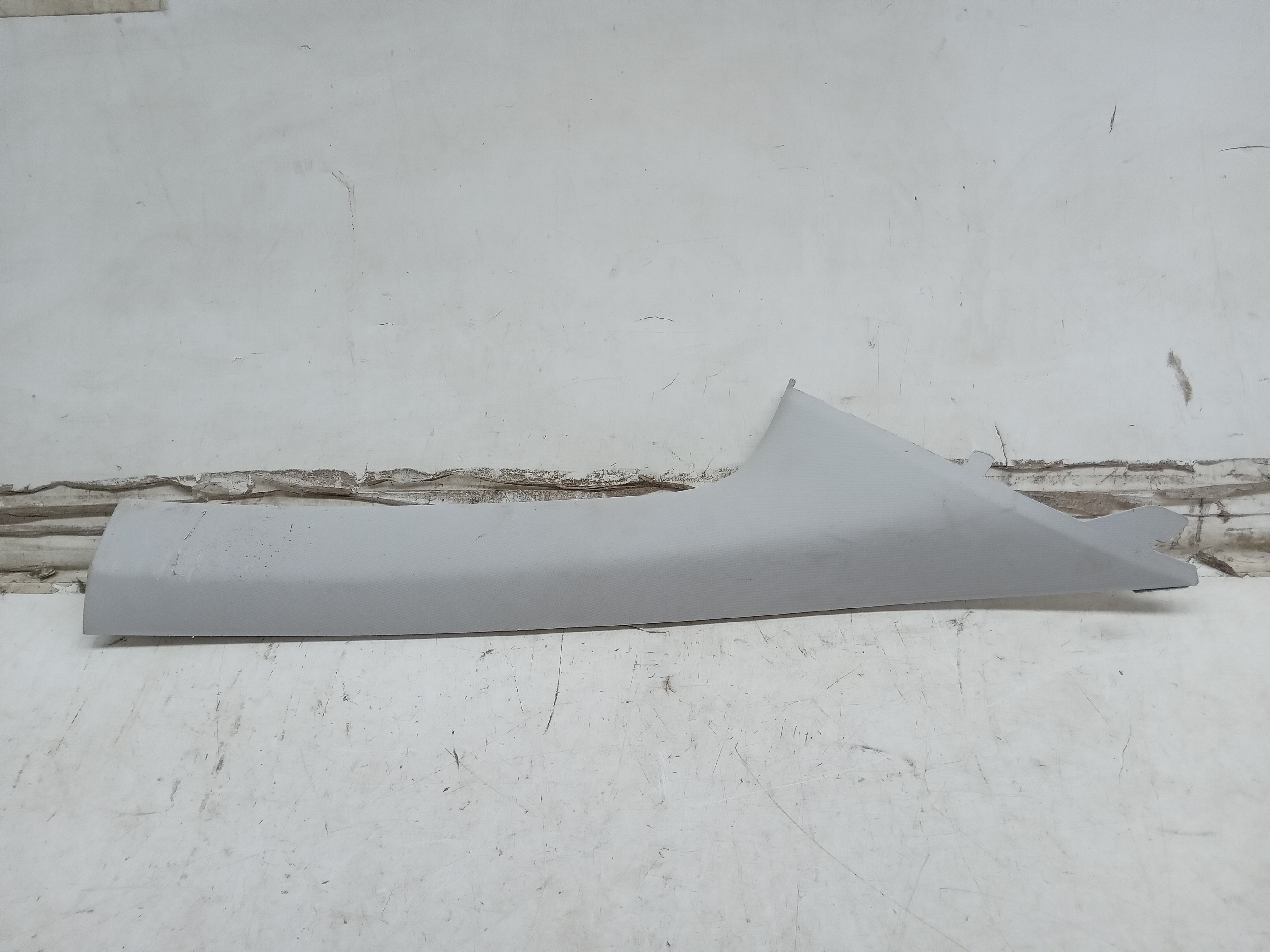 MOLDURA ACABAMENTO COLUNA PARABRISA LD Chevrolet Onix 2019