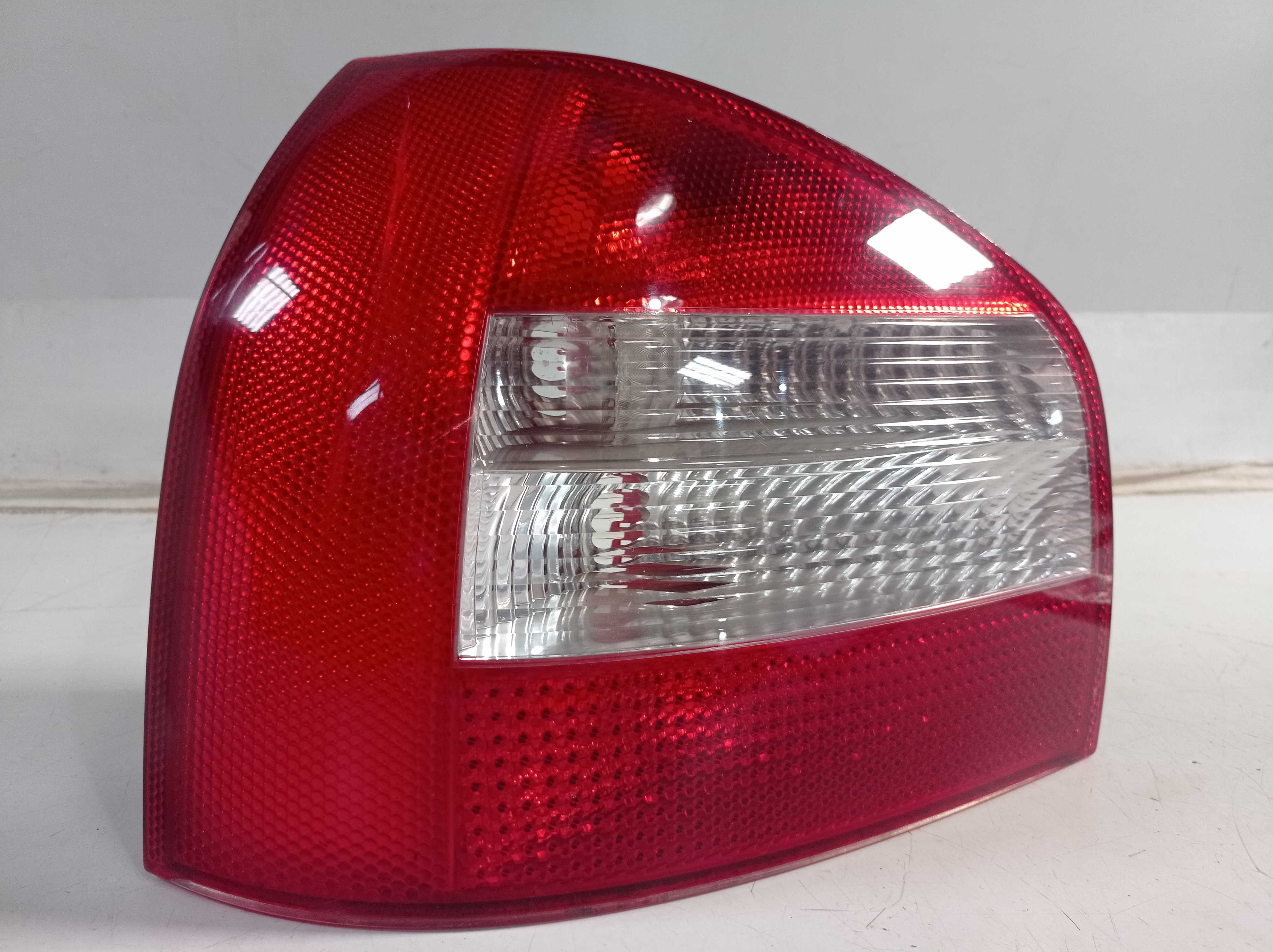 Lanterna tras esquerda Audi A3 2005 recuperada 3