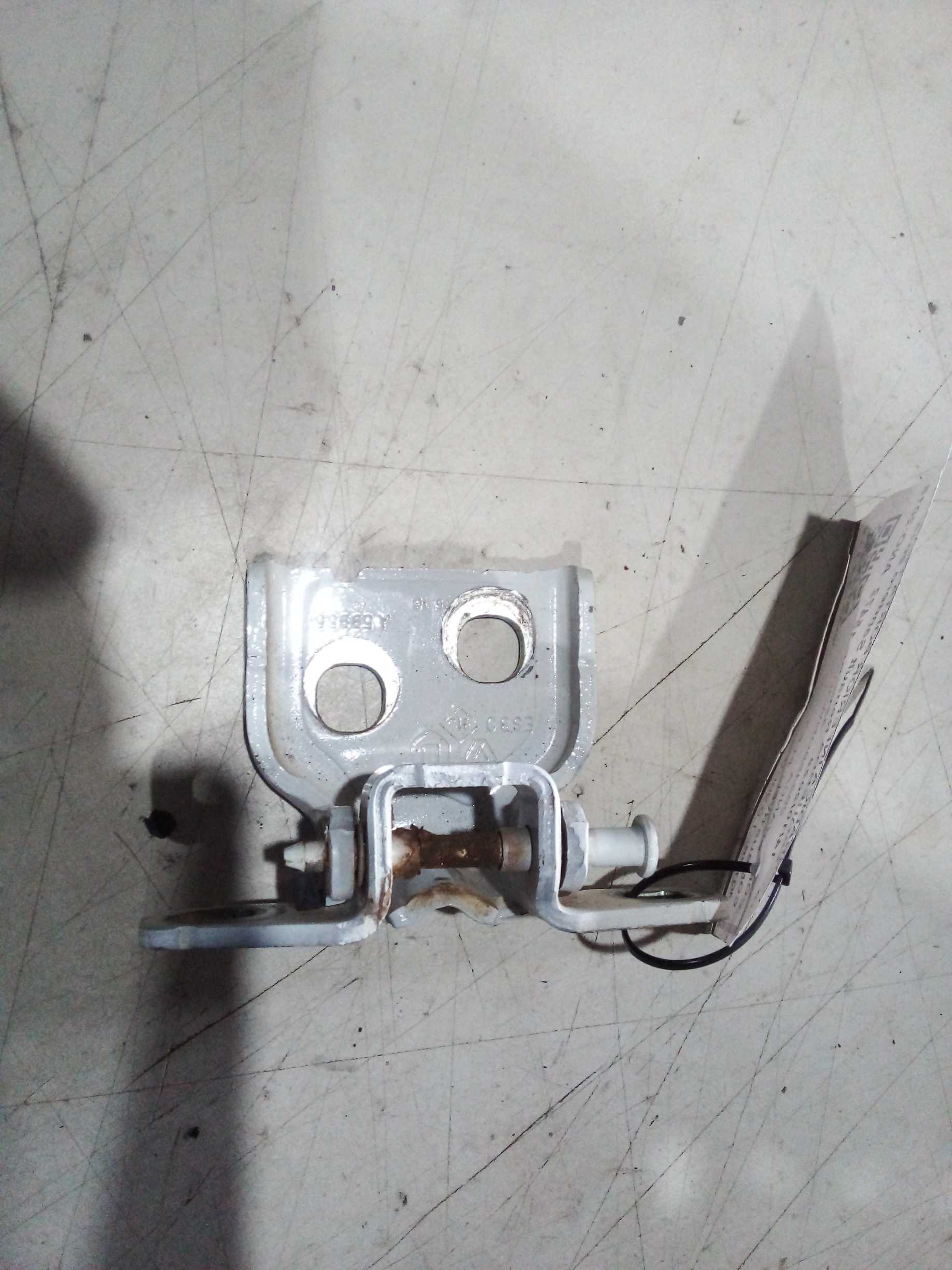 DOBRADIÇA INFERIOR PORTA TRASEIRA ESQUERDA Renault Sandero 2 1