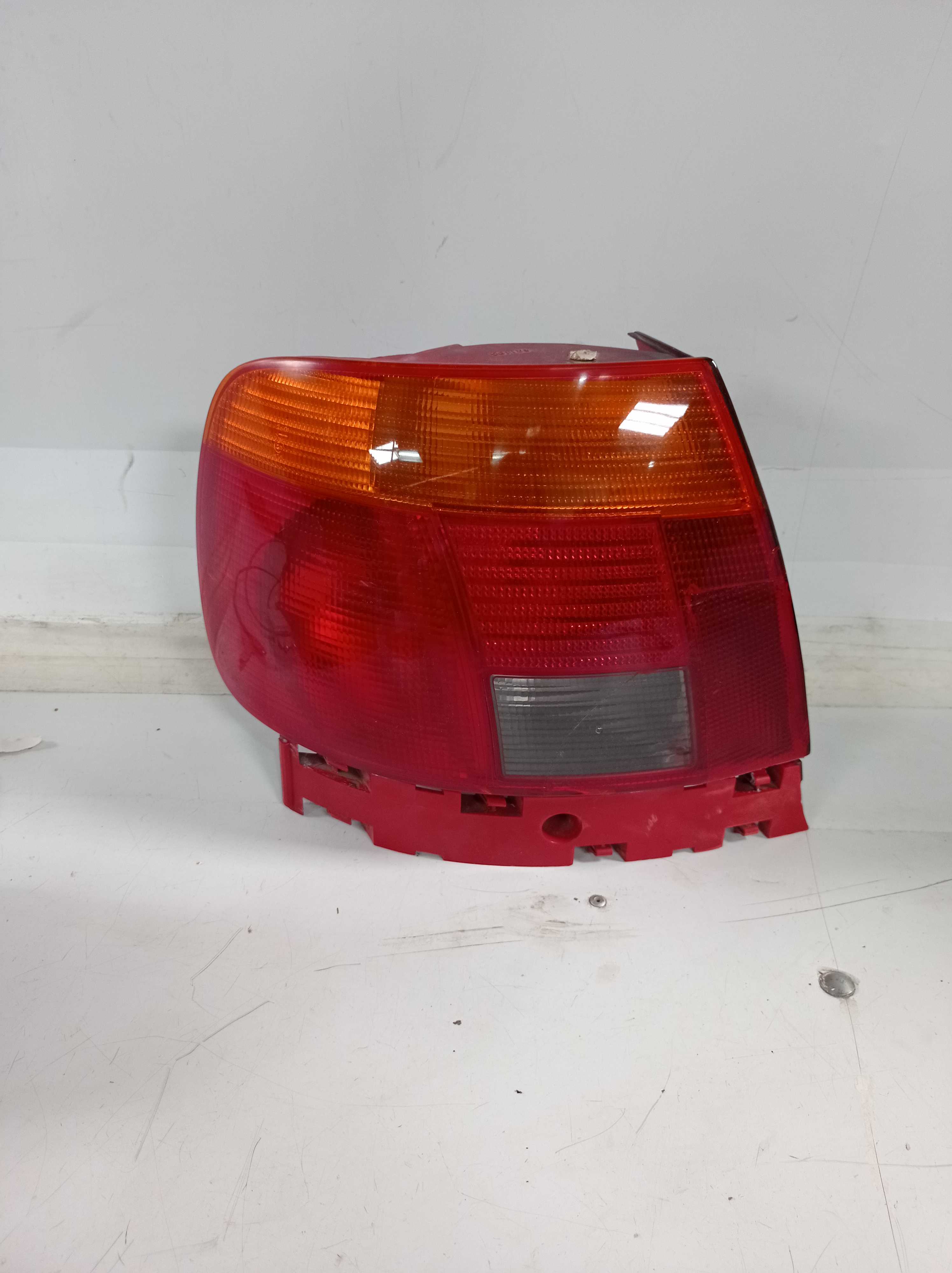 LANTERNA TRASEIRA ESQUERDA AUDI A4 1994 1996 RECUPERADA 1