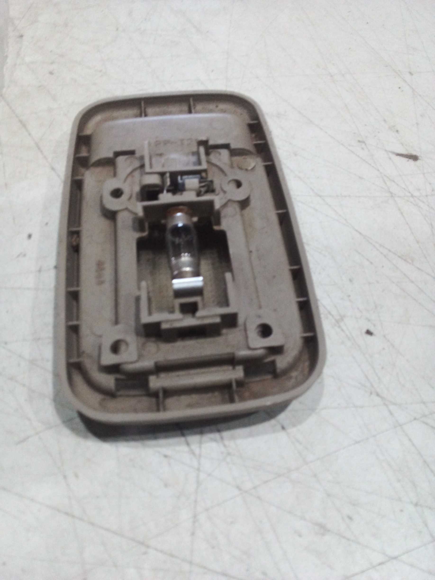 LUZ CORTESIA MEIO HILUX SW4 2011  PP720 2