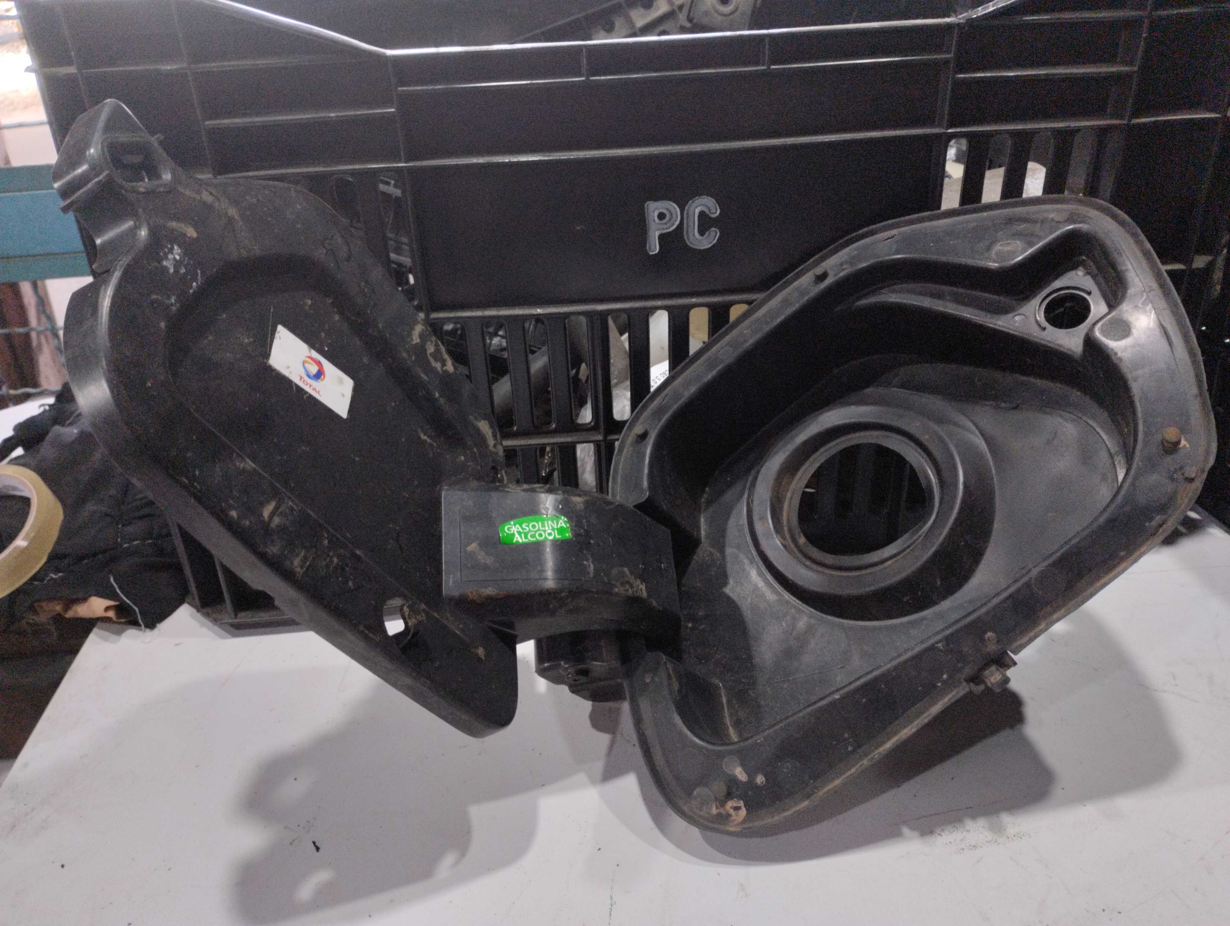 Portinhola tampa combustível Peugeot 405 208 2021