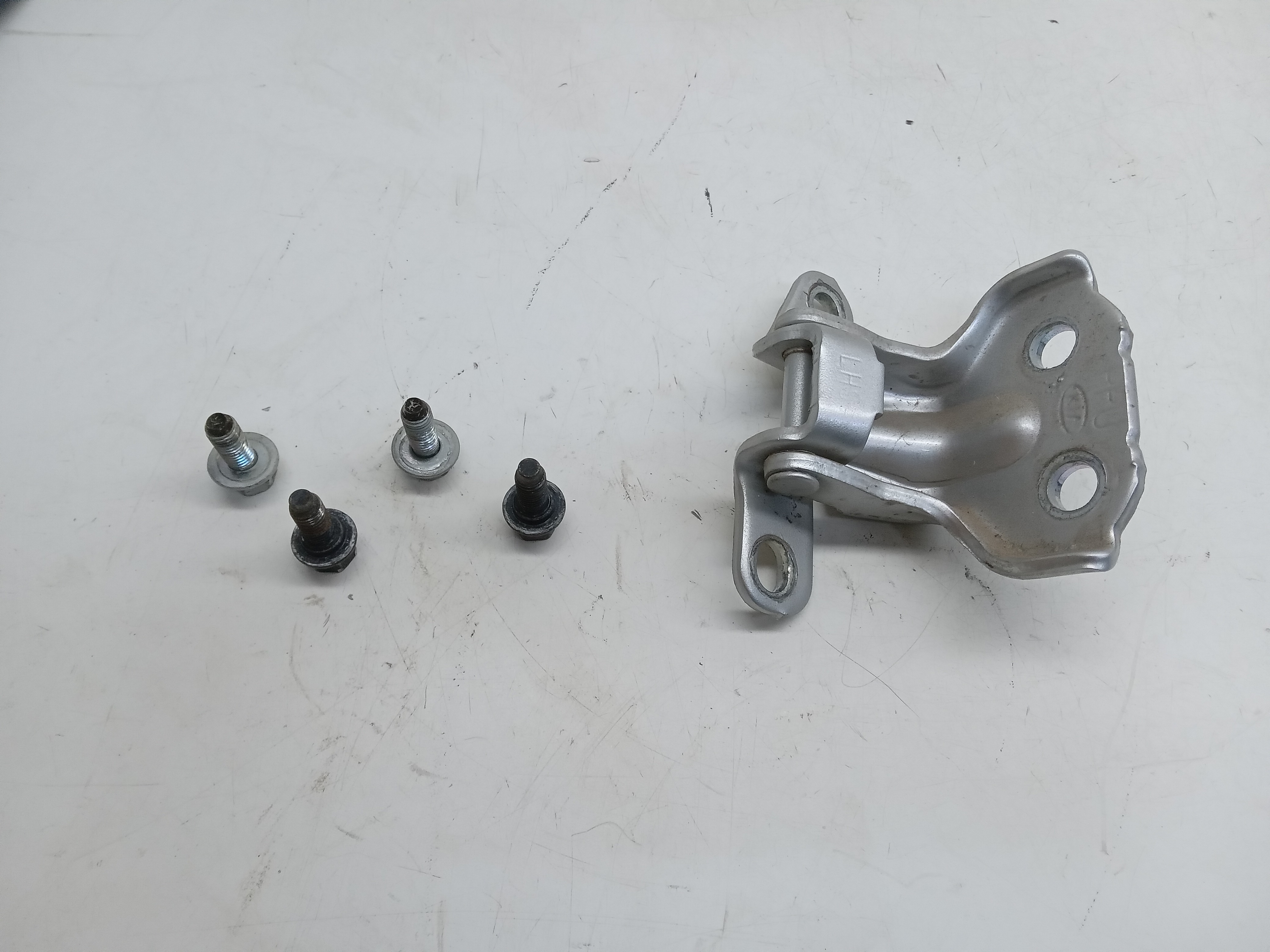 DOBRADIÇA SUPERIOR TRAS LE Kia Sorento 2009 2