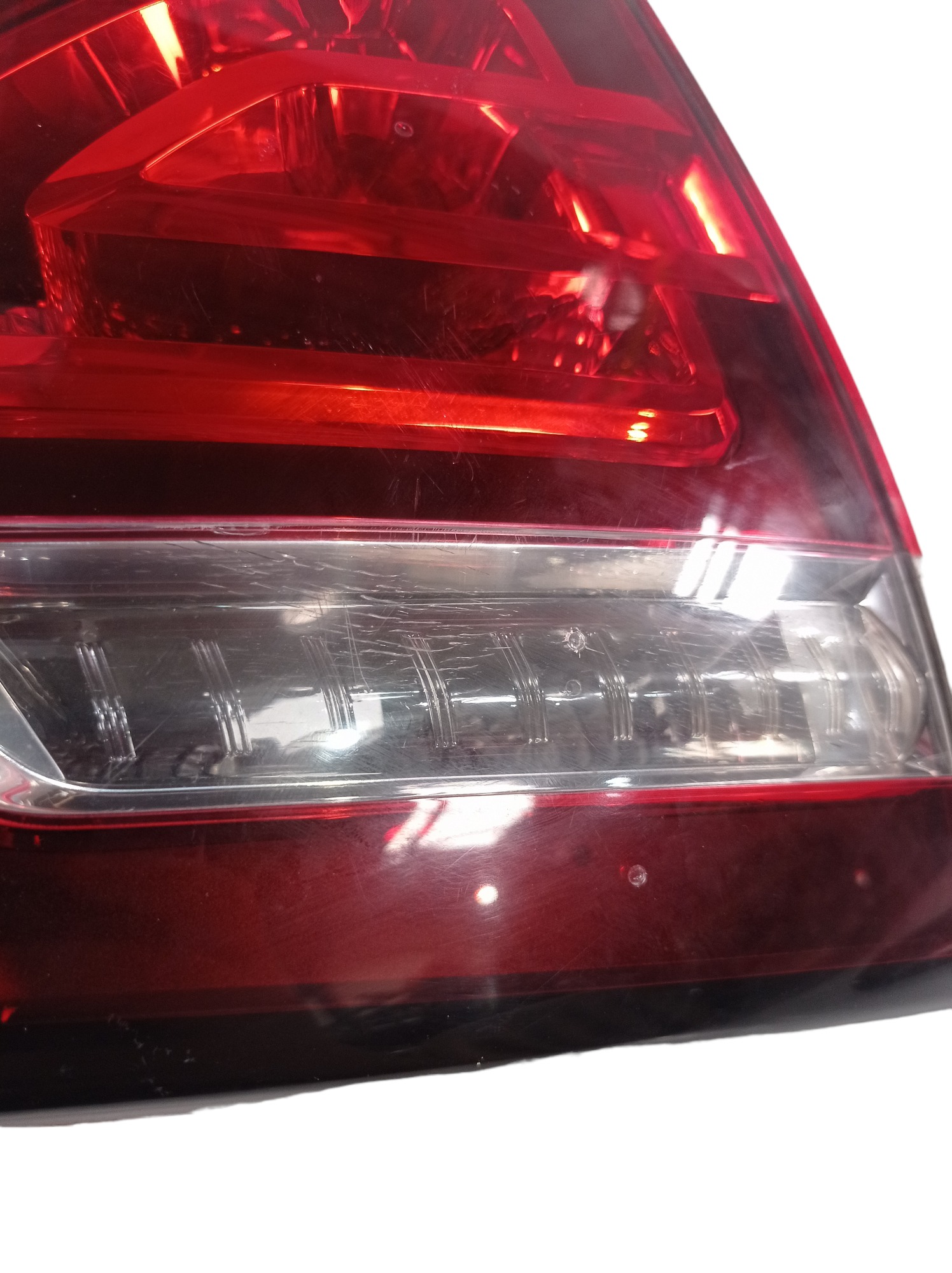 Lanterna Esquerda Tampa Tras Citroen C4 Picasso 2010 2011 5