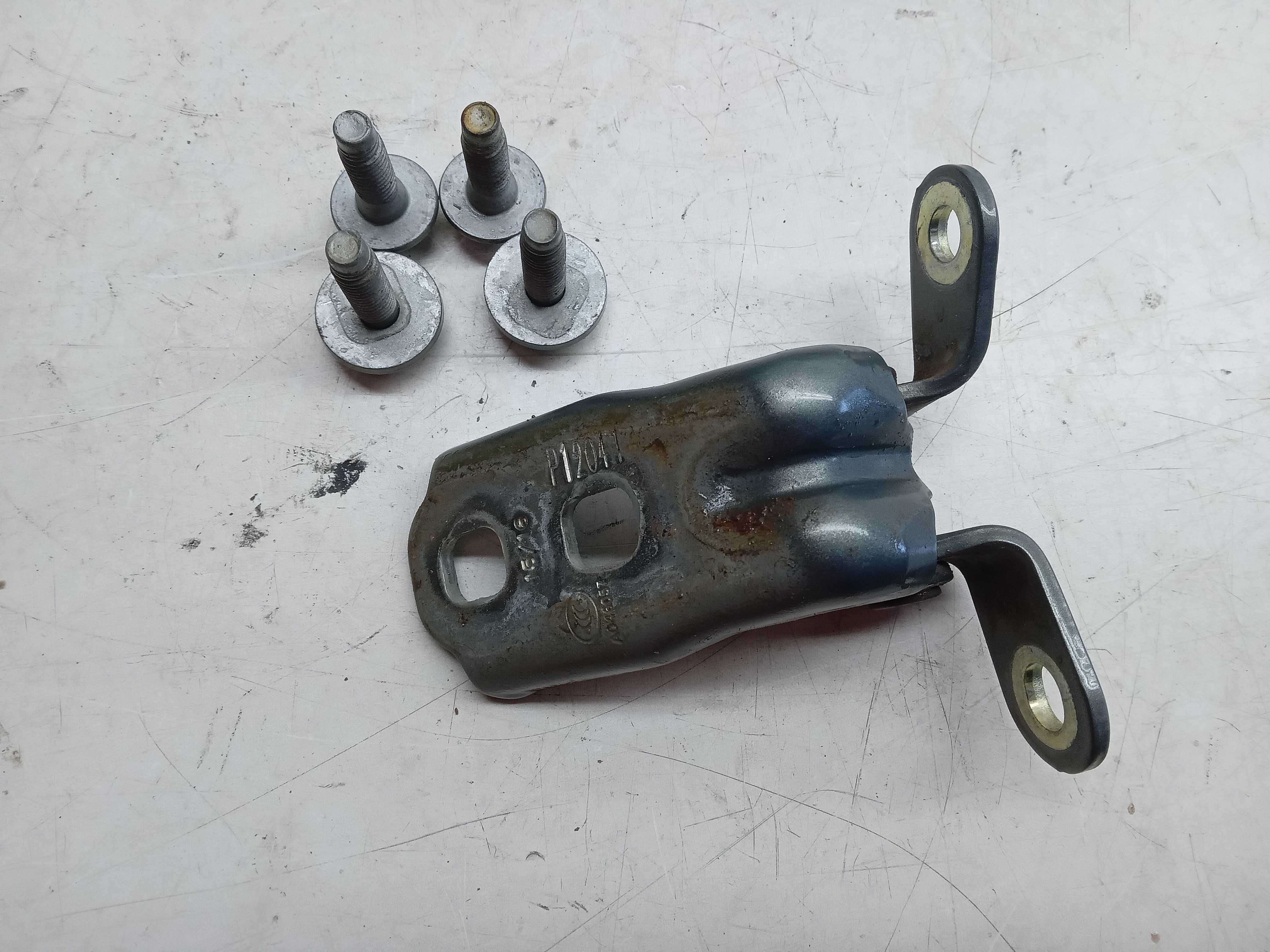 DOBRADIÇA SUPERIOR PORTA DIANTEIRA LD CHEVROLET COBALT 2013 1