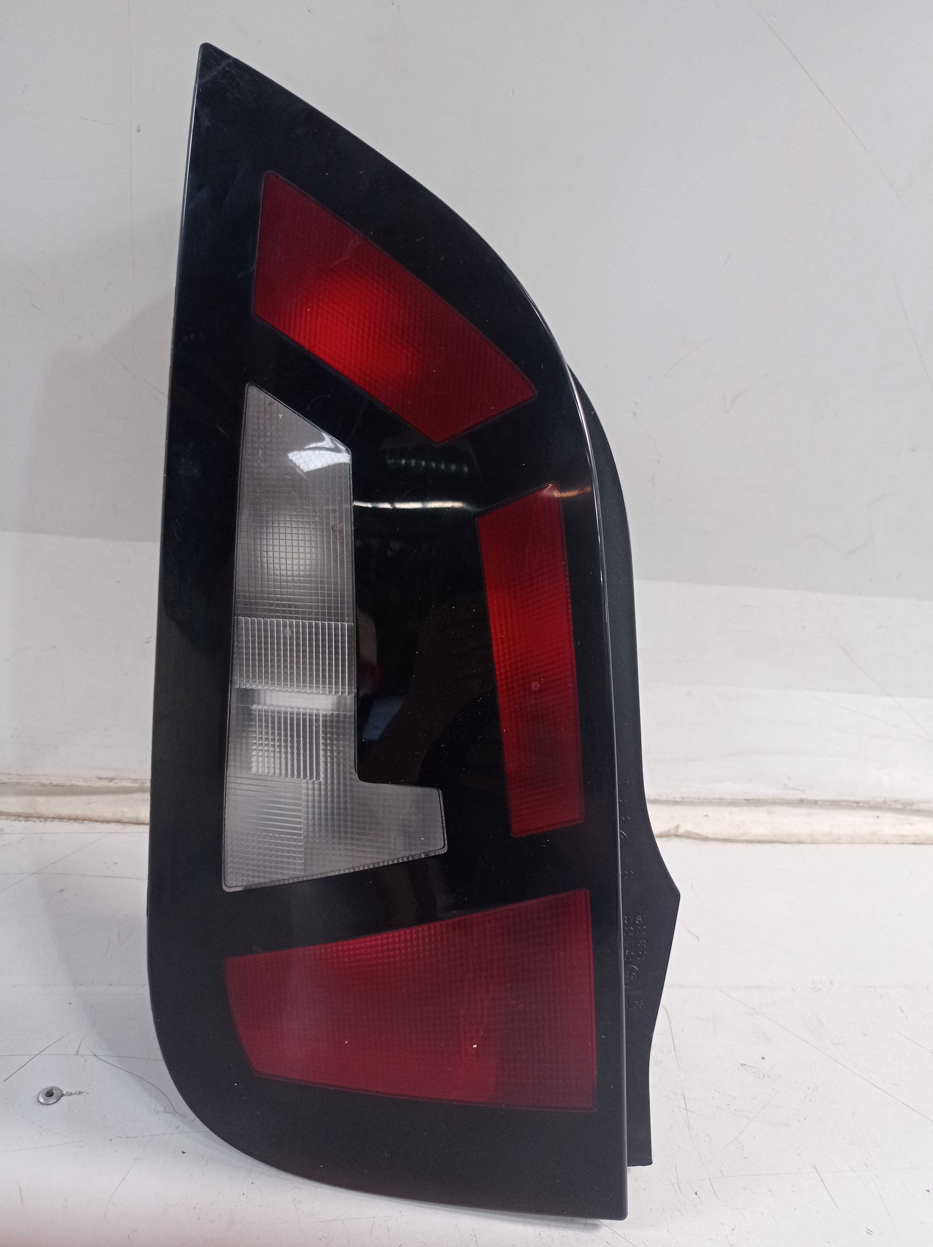 Lanterna traseira esquerda Vw Up TSI 2014  RECUPERADA