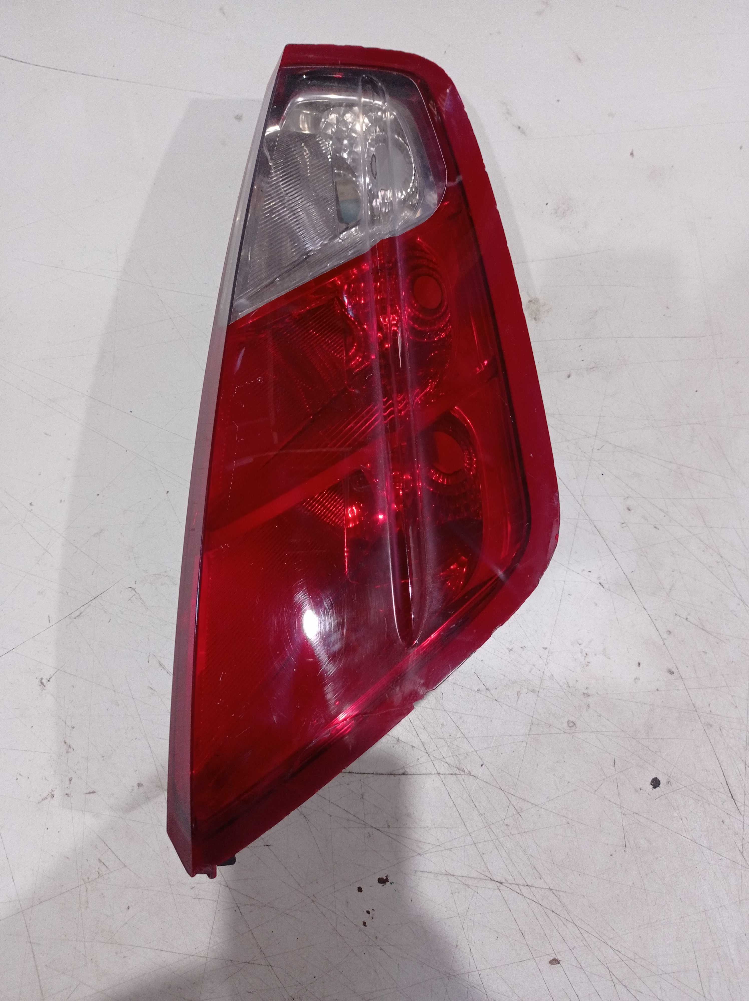 LANTERNA TRASEIRA DIREITA FIAT PUNTO 2010 PARA RECUPERAR 1