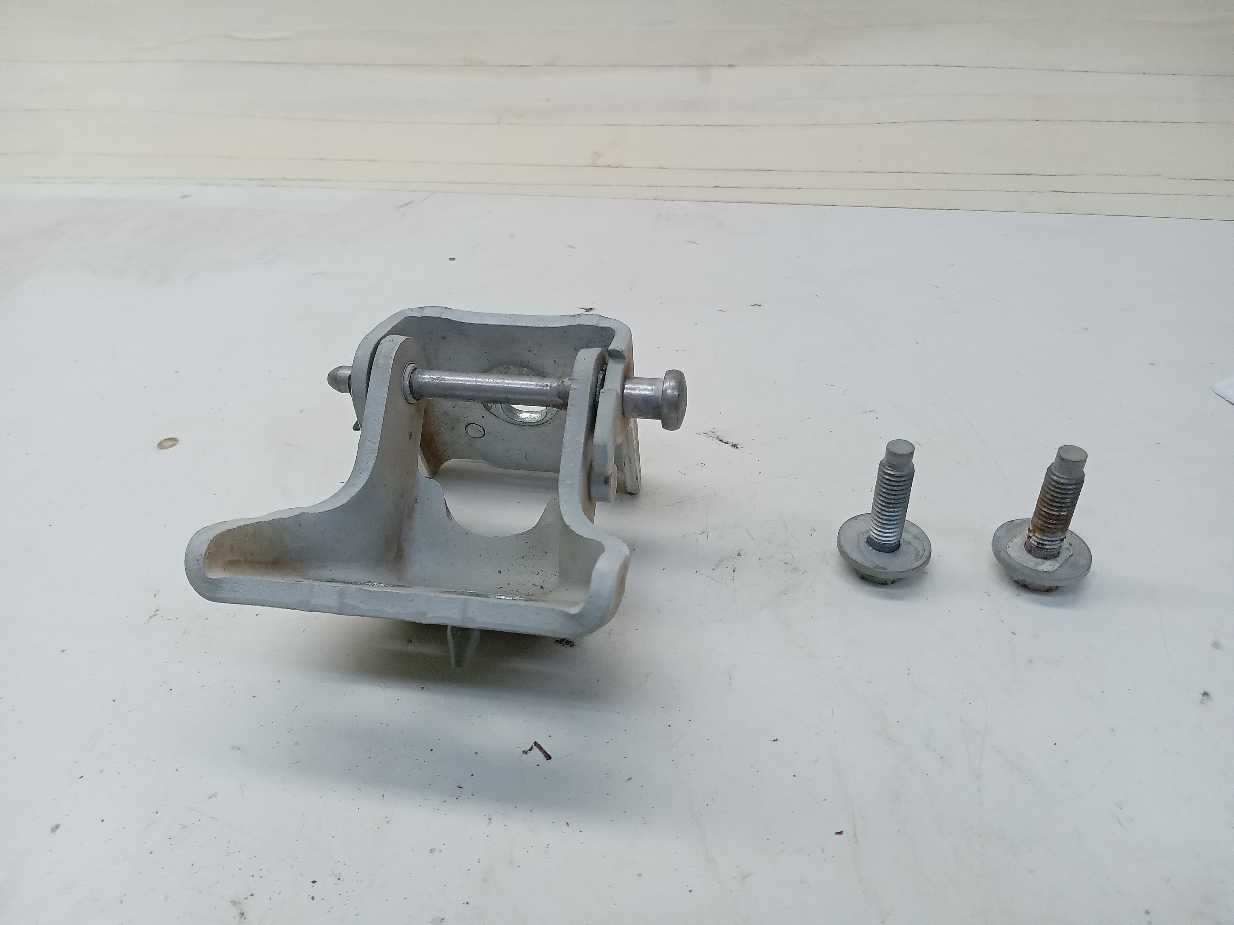 DOBRADIÇA INFERIOR PORTA DIANTEIRA DIREITA CITROEN C3 2016 2