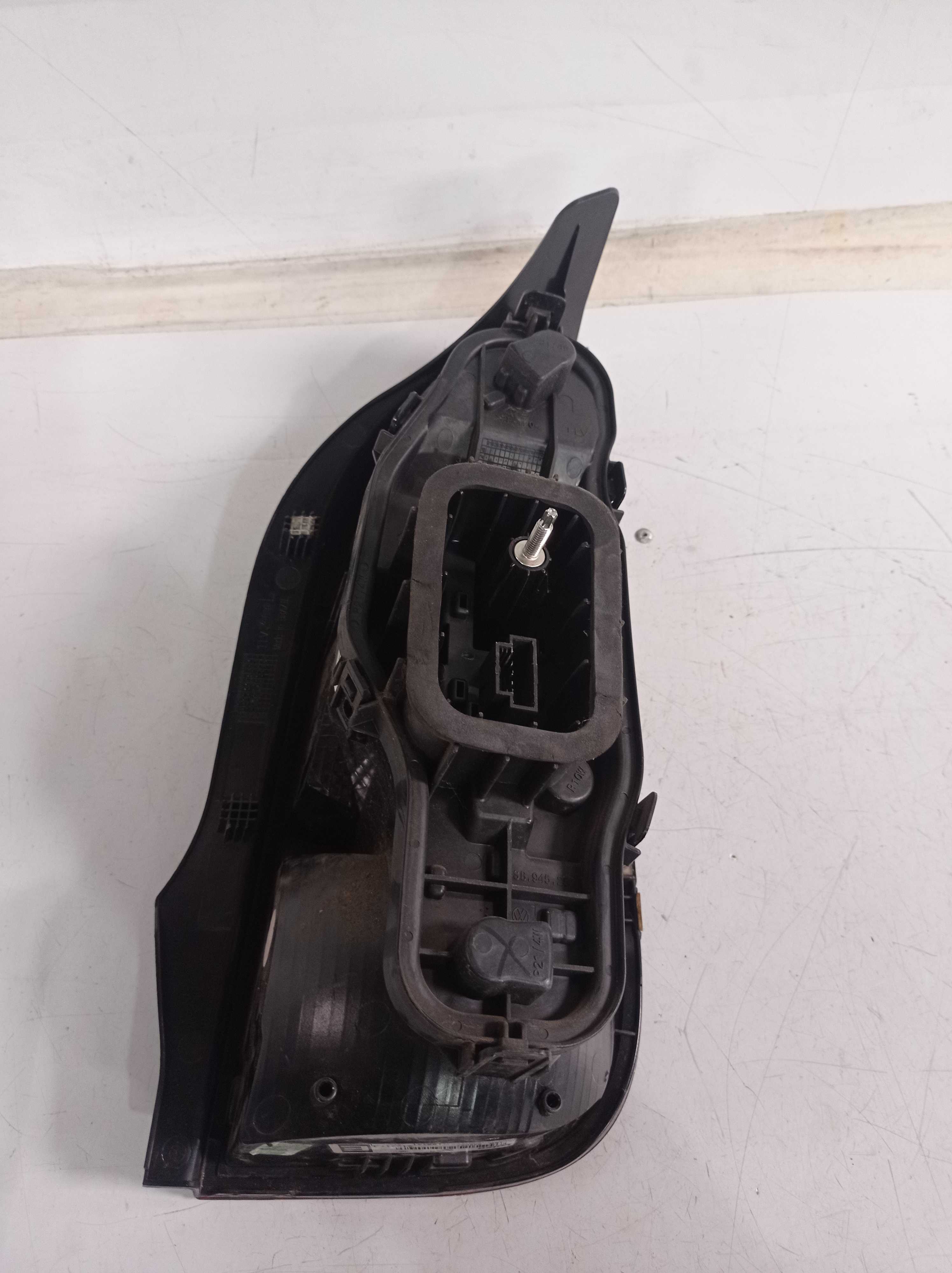 LANTERNA TRASEIRA ESQUERDA VOLKSWAGEN UP P RECU 2