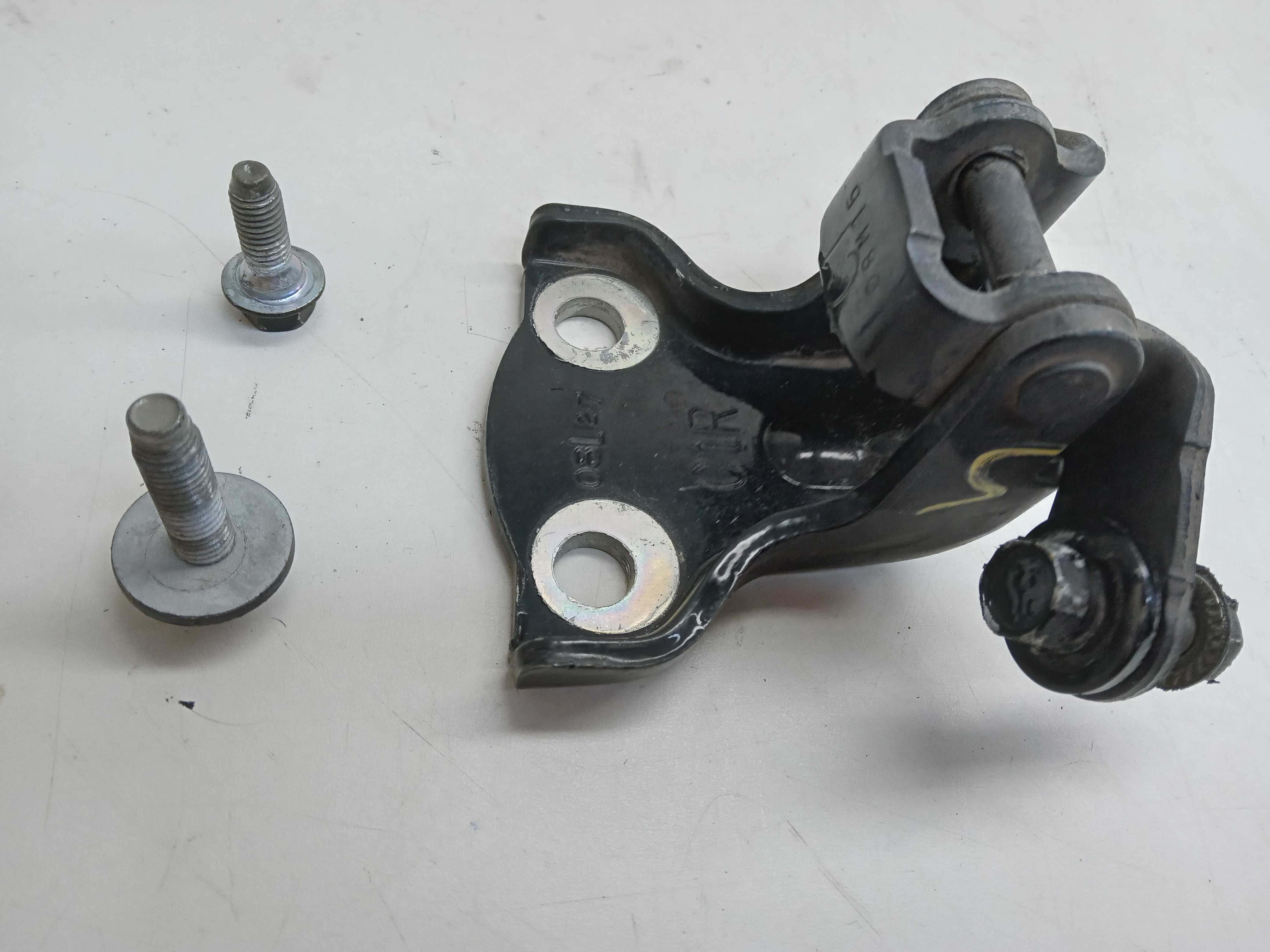DOBRADIÇA SUPERIOR PORTA TRASEIRA LD Chevrolet Captiva 2009 1