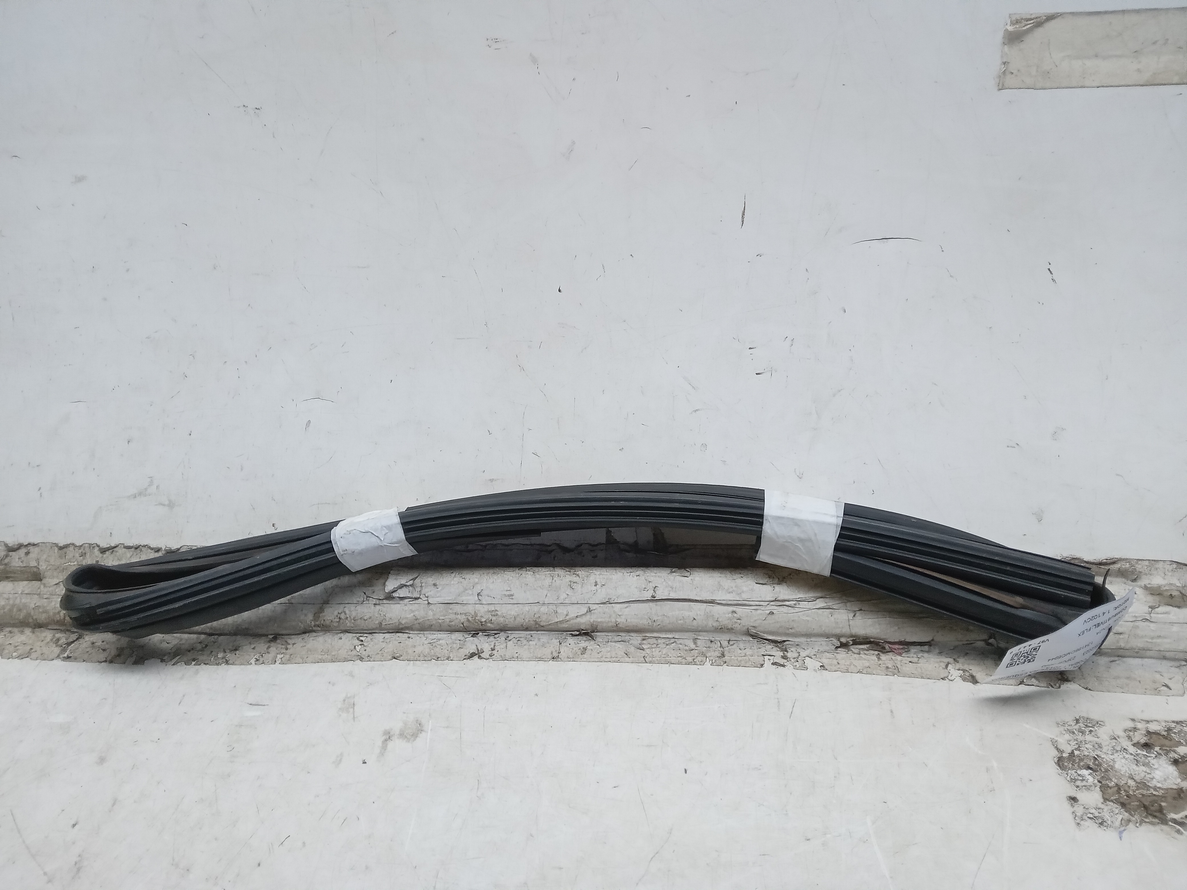 GUARNIÇÃO PORTA TRASEIRA ESQUERDA CHEVROLET COBALT 2013 1