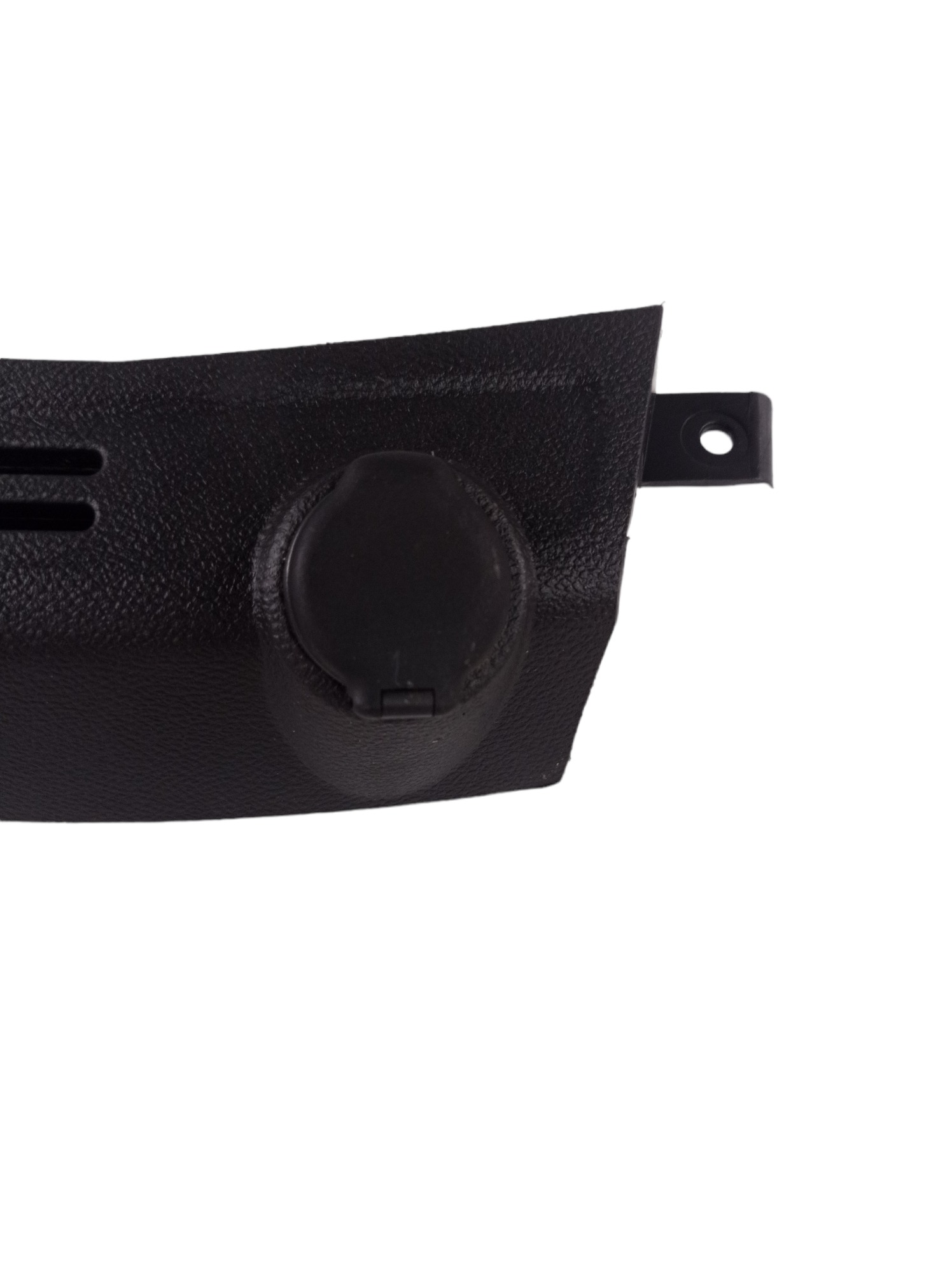95135613 Moldura Acendedor Cigarro Chevrolet Tracker 2015 Preto 4