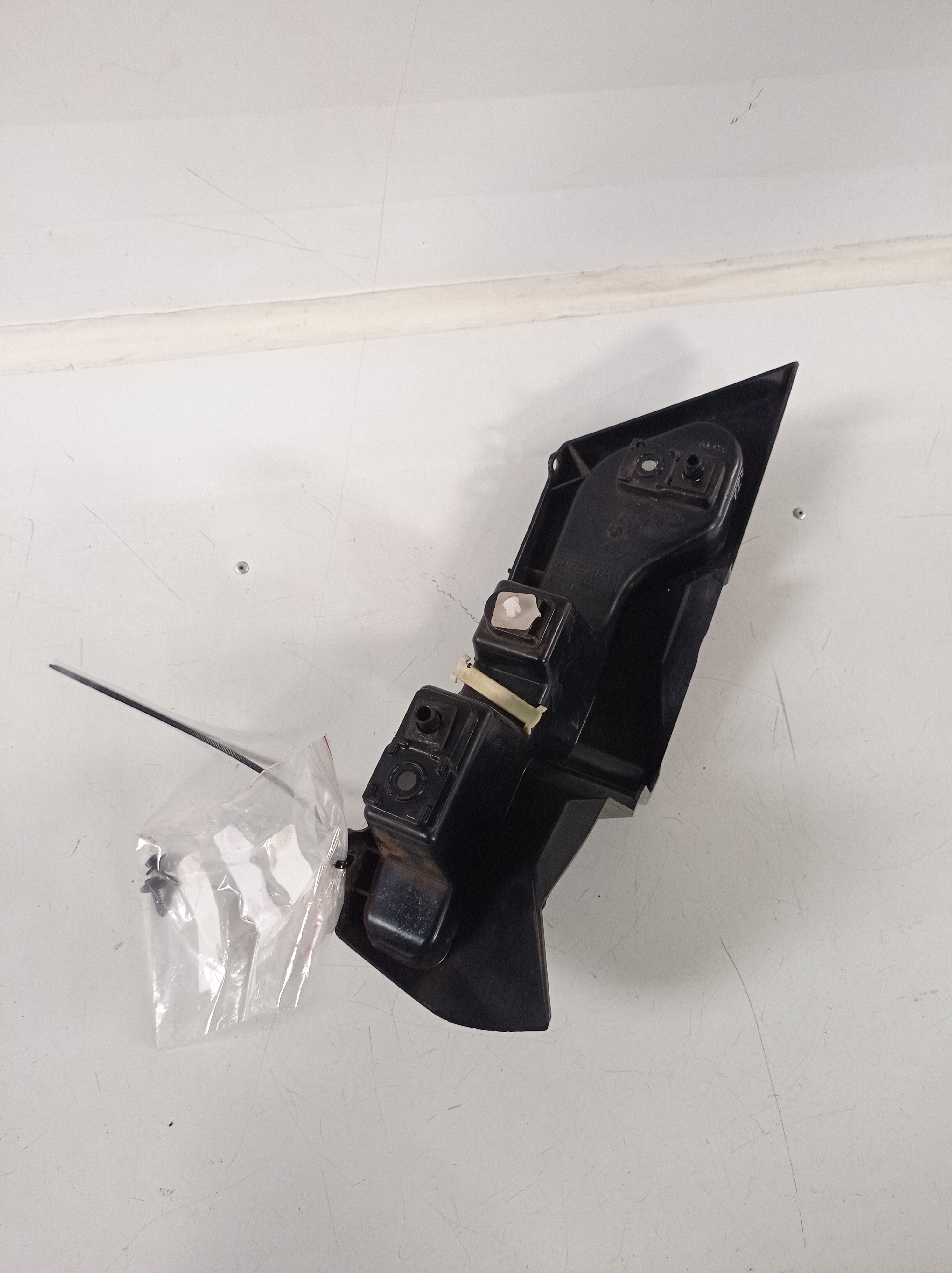 Guia Parachoque Traseiro Esquerdo Ford Fusion 2014 A 2015 4