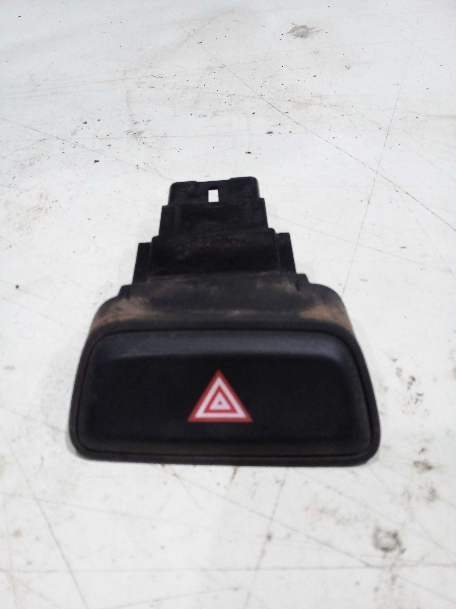BOTÃO PISCA ALERTA KIA PICANTO 2014 1